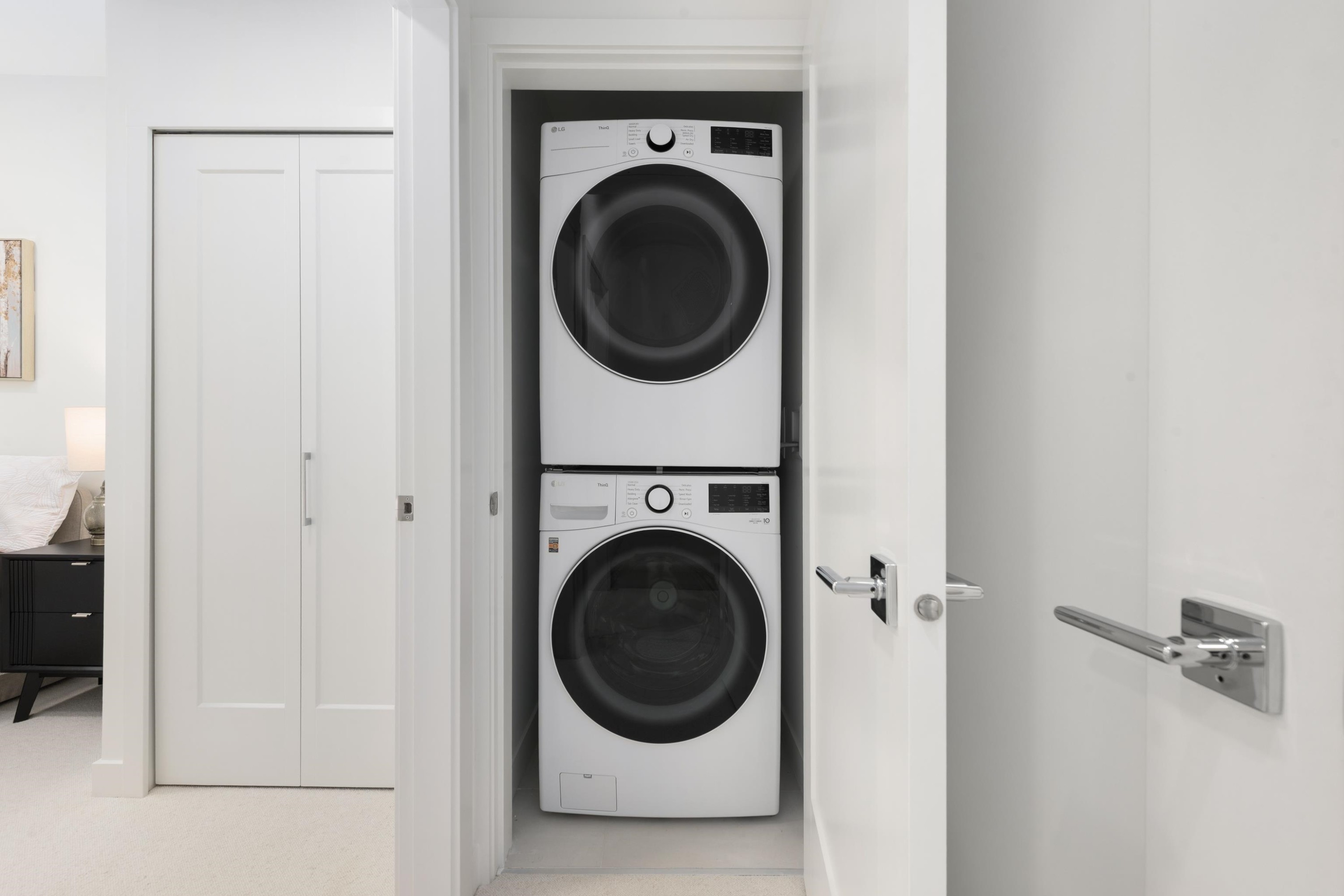 885 33Rd Avenue W, Vancouver, BC - Indoor Photo Showing Laundry Room