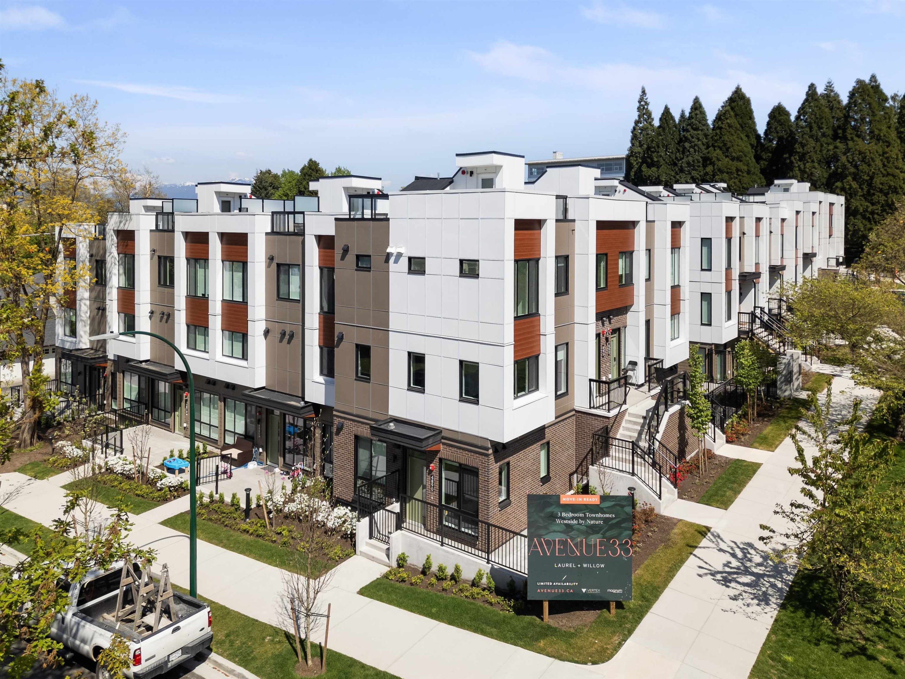 885 33Rd Avenue W, Vancouver, BC - Outdoor With Facade