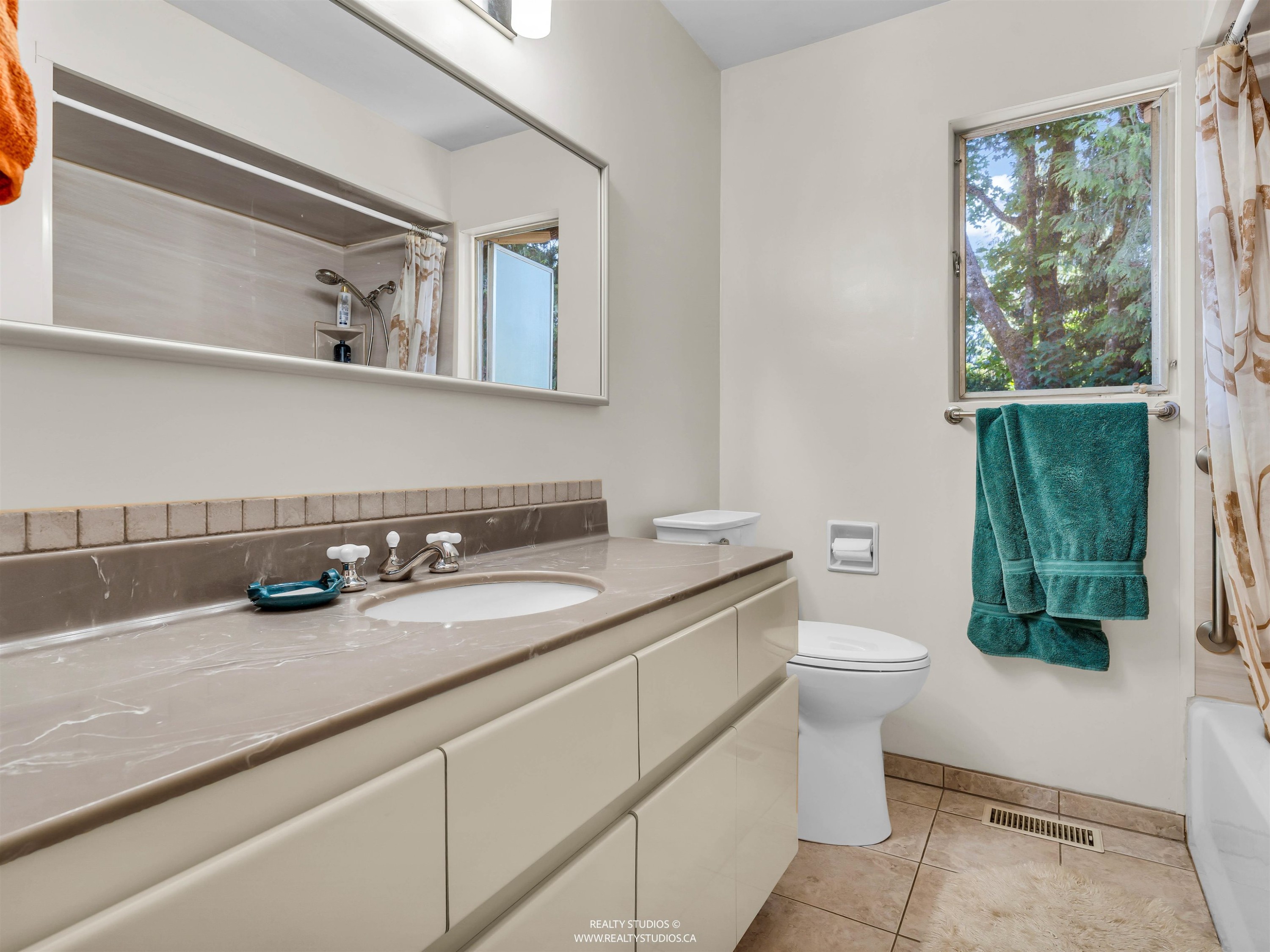 423 Winona Street, Coquitlam, BC