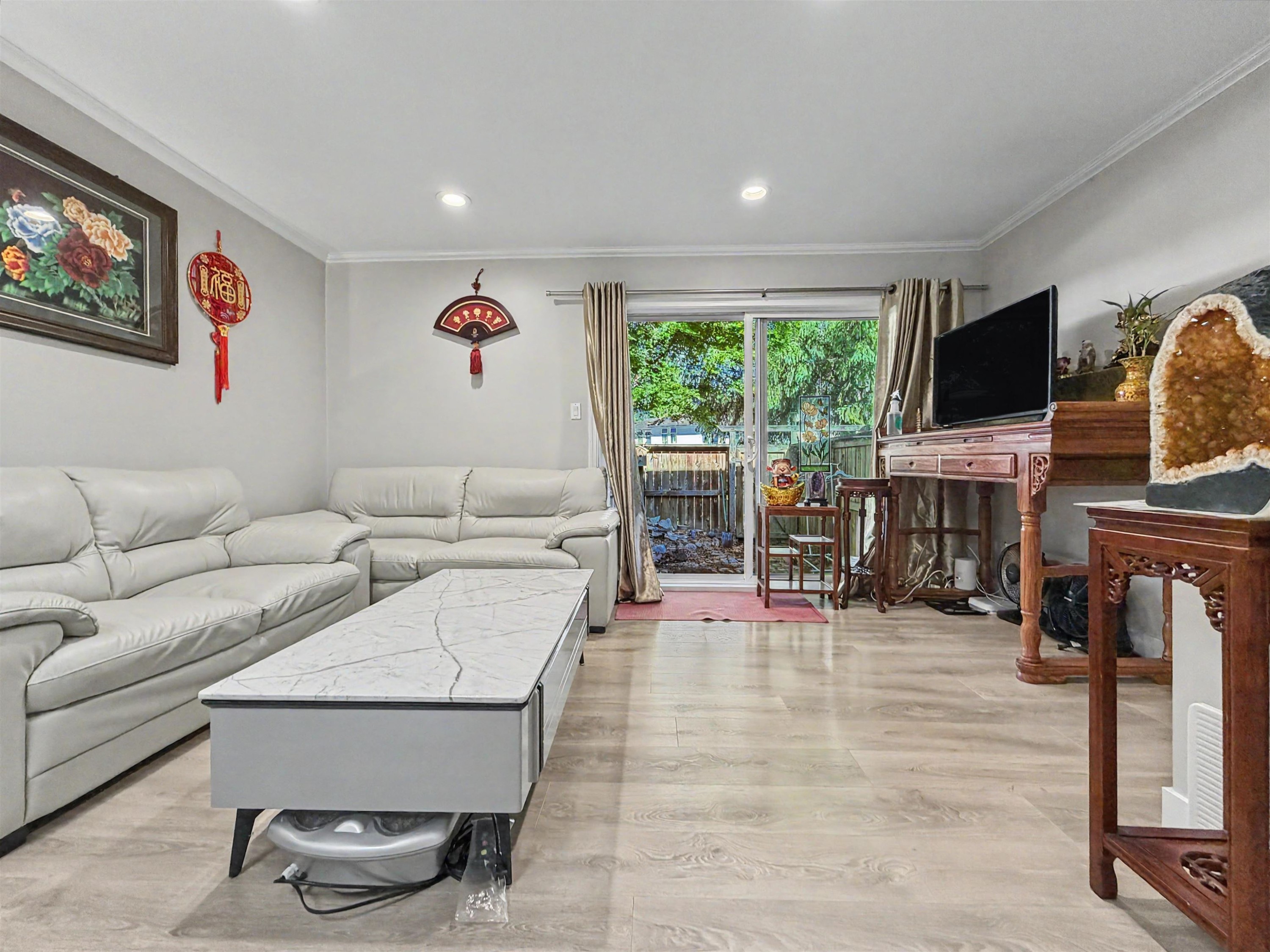 6878 Arlington Street, Vancouver, BC - Indoor Photo Showing Living Room