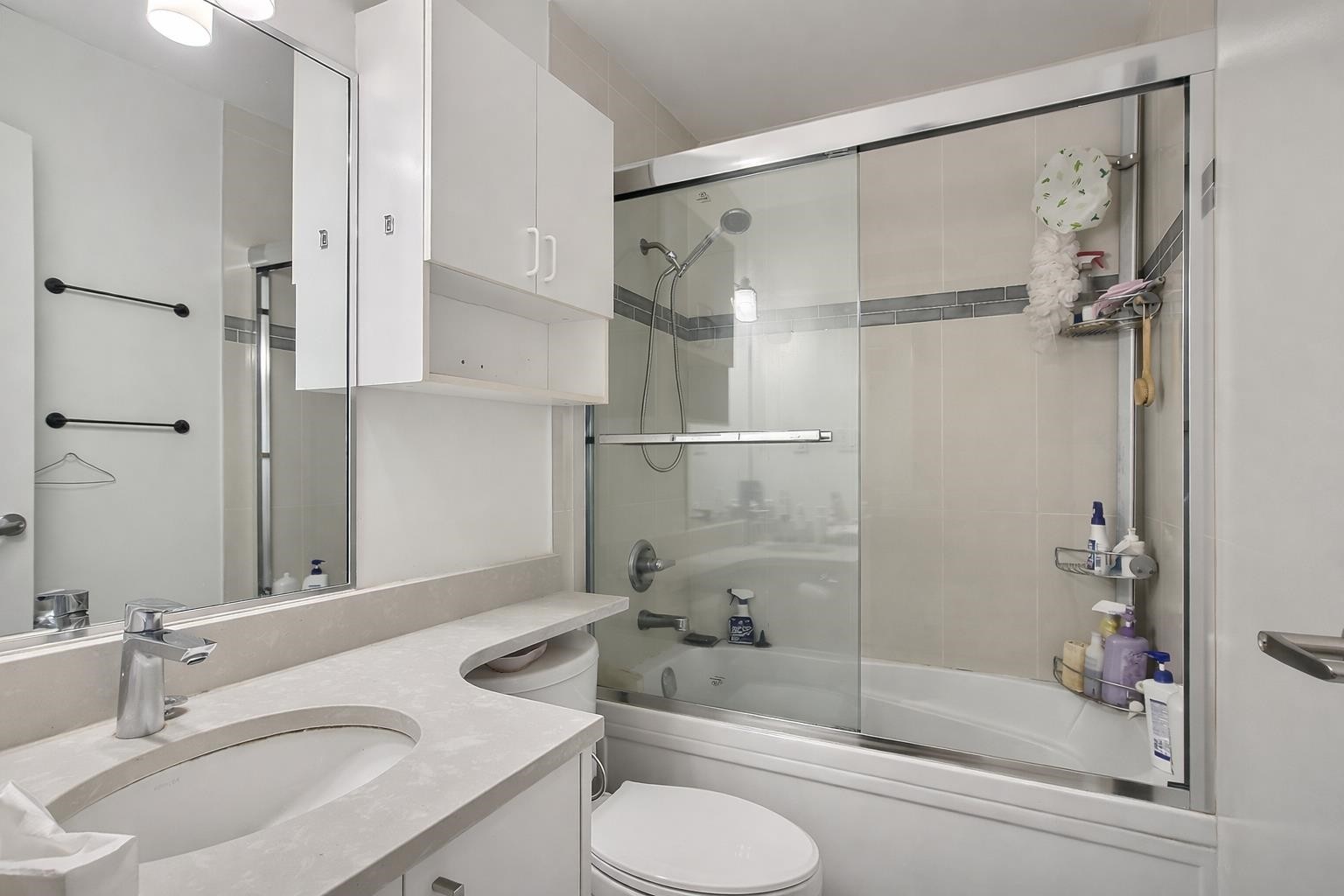 6878 Arlington Street, Vancouver, BC - Indoor Photo Showing Bathroom