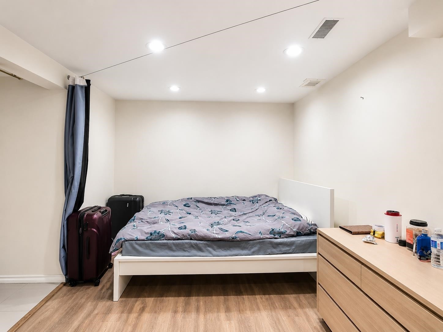 6878 Arlington Street, Vancouver, BC - Indoor Photo Showing Bedroom