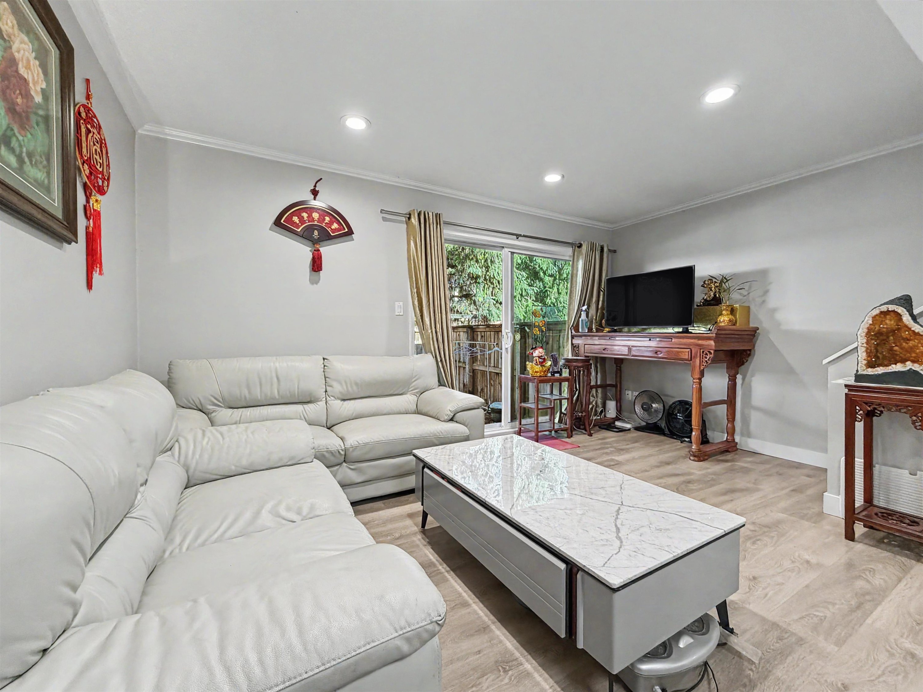 6878 Arlington Street, Vancouver, BC - Indoor Photo Showing Living Room