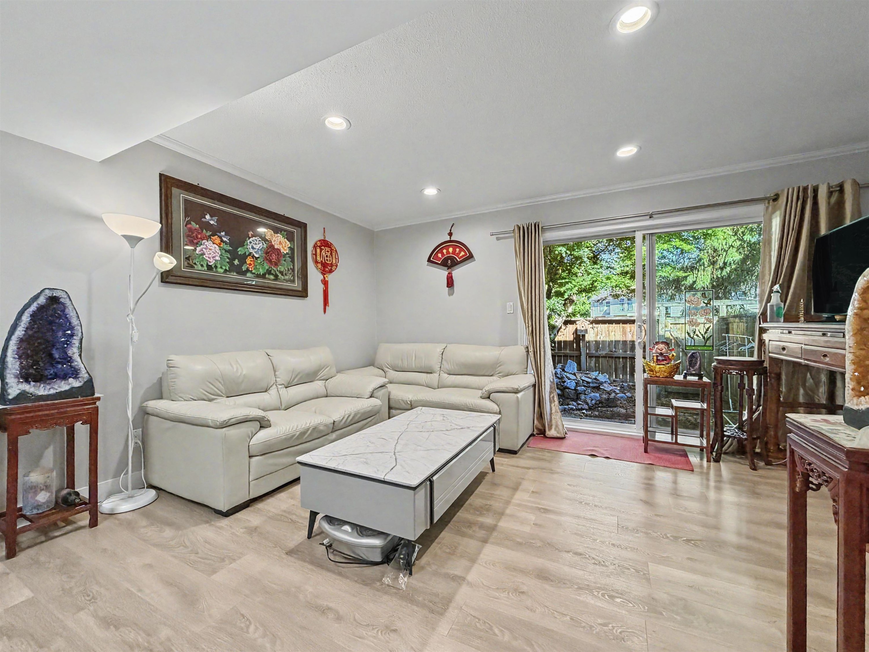 6878 Arlington Street, Vancouver, BC - Indoor Photo Showing Living Room
