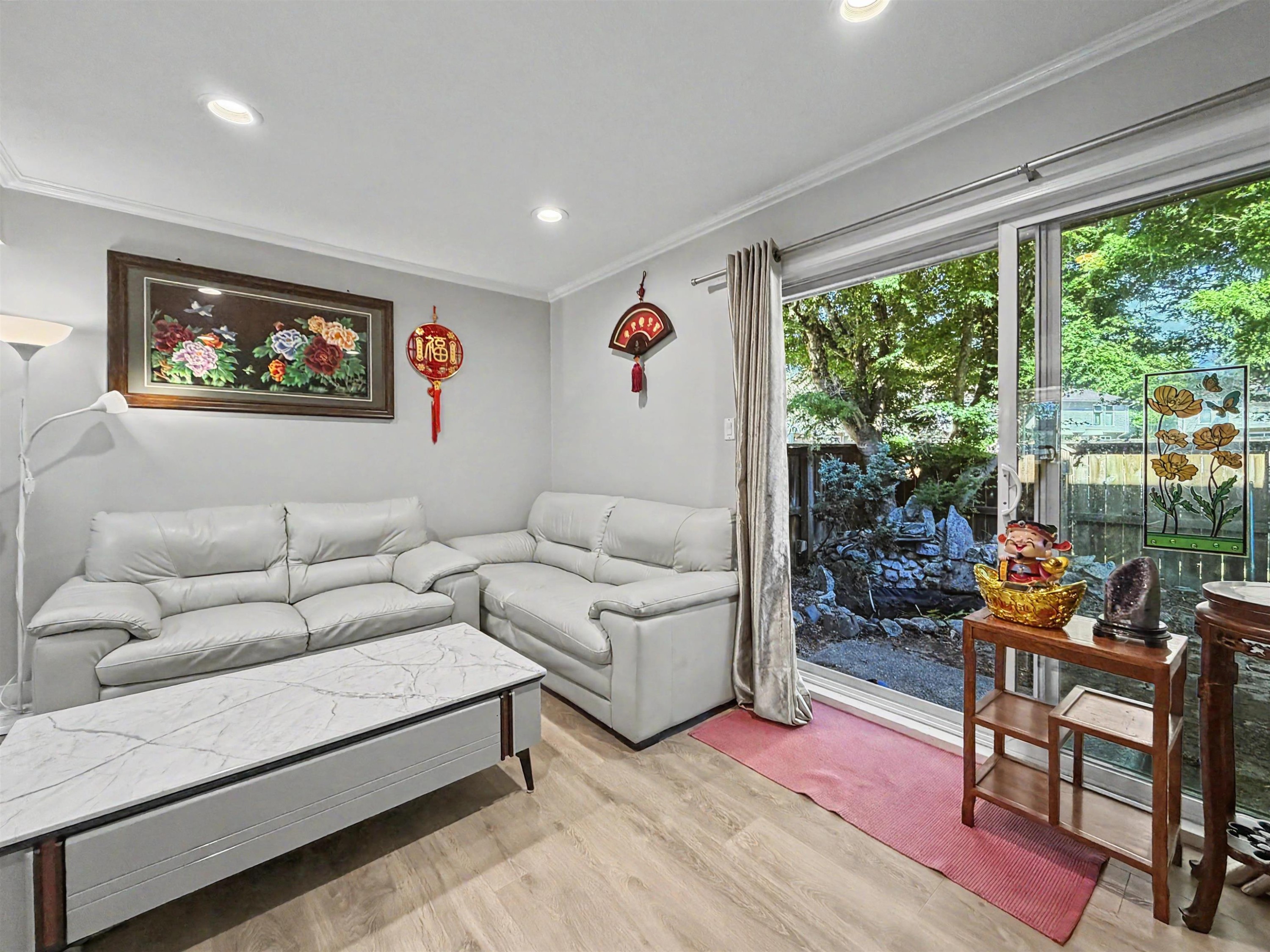 6878 Arlington Street, Vancouver, BC - Indoor Photo Showing Living Room