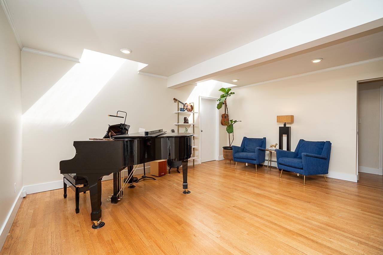 3841 Bayridge Avenue, West Vancouver, BC