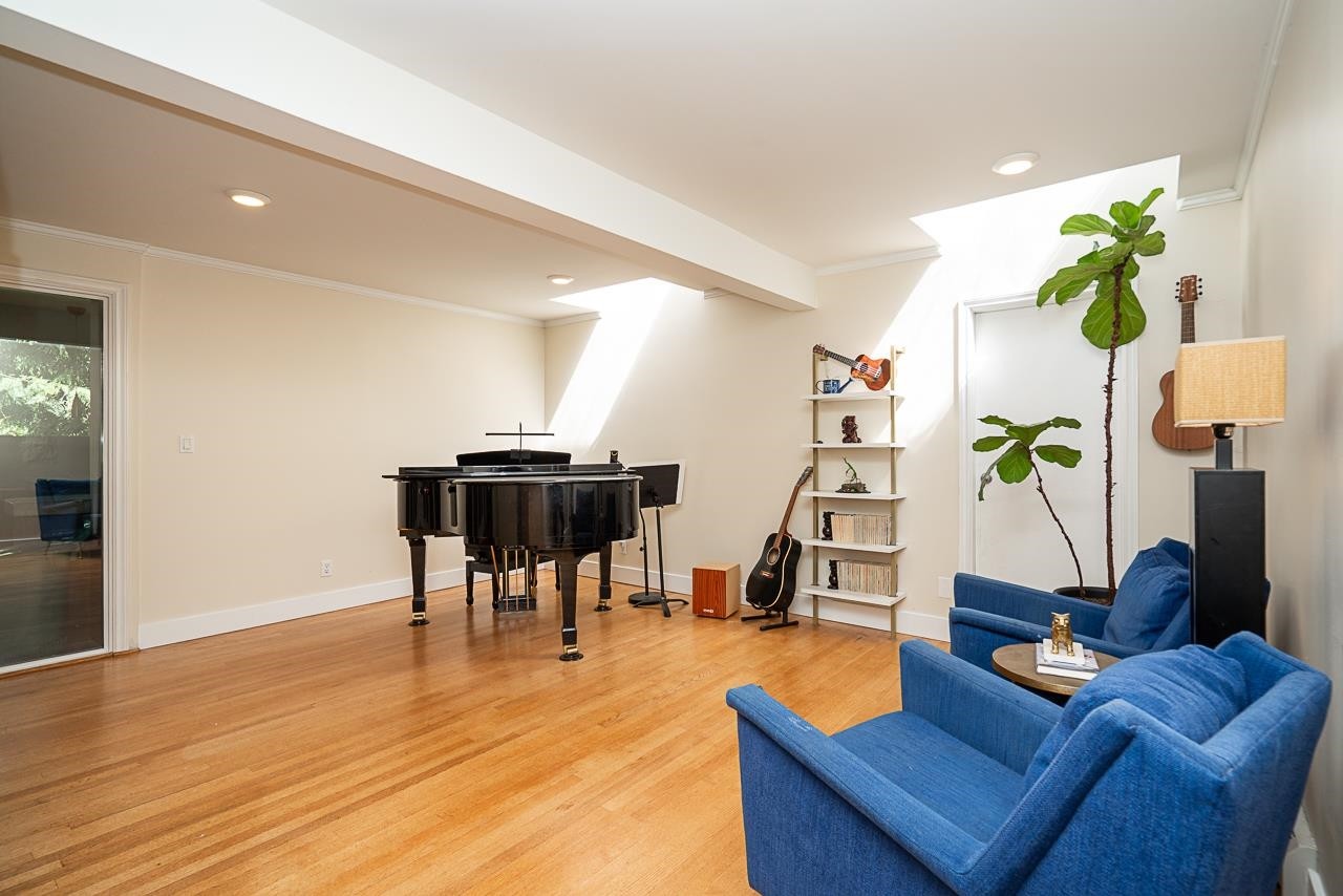 3841 Bayridge Avenue, West Vancouver, BC