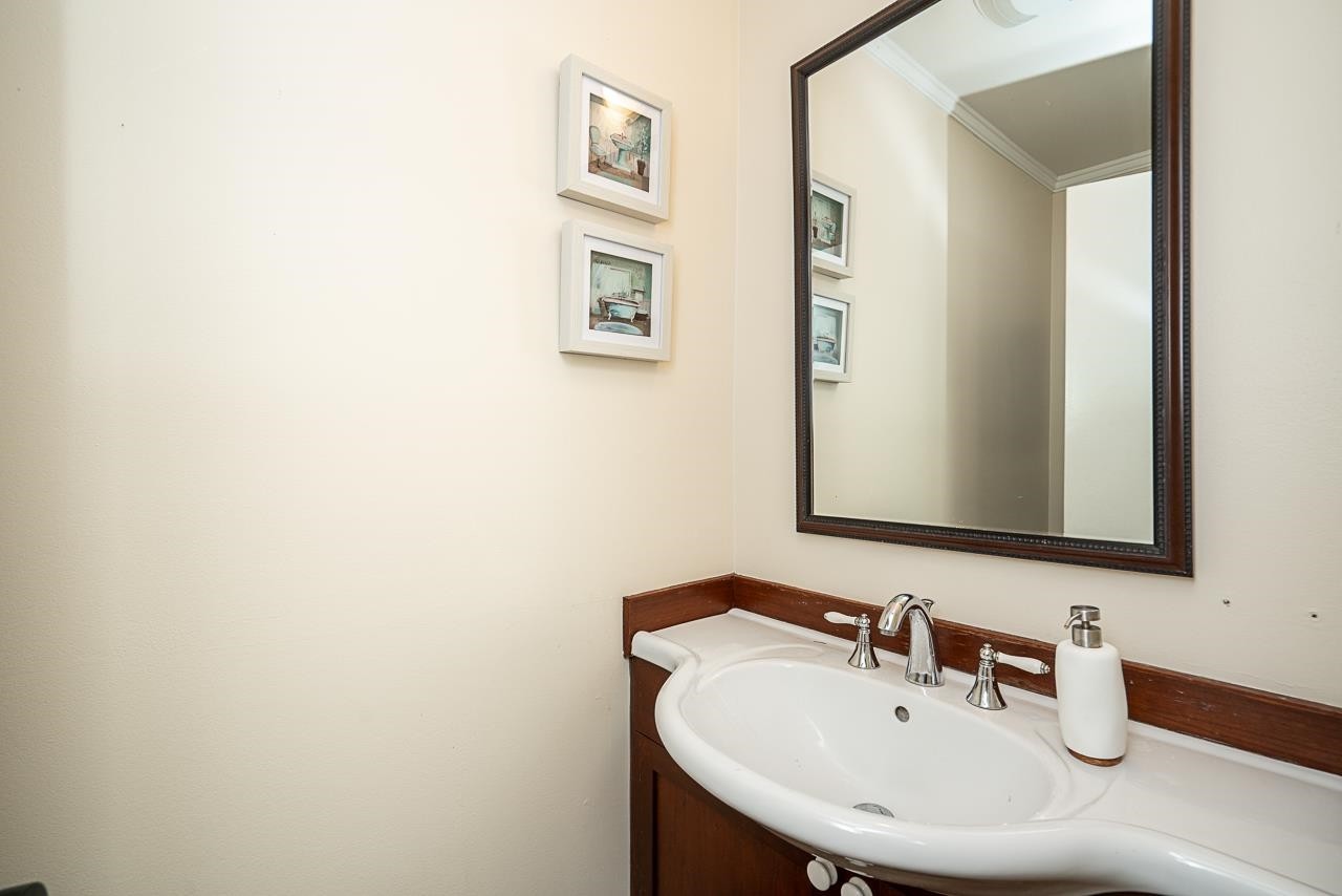 3841 Bayridge Avenue, West Vancouver, BC