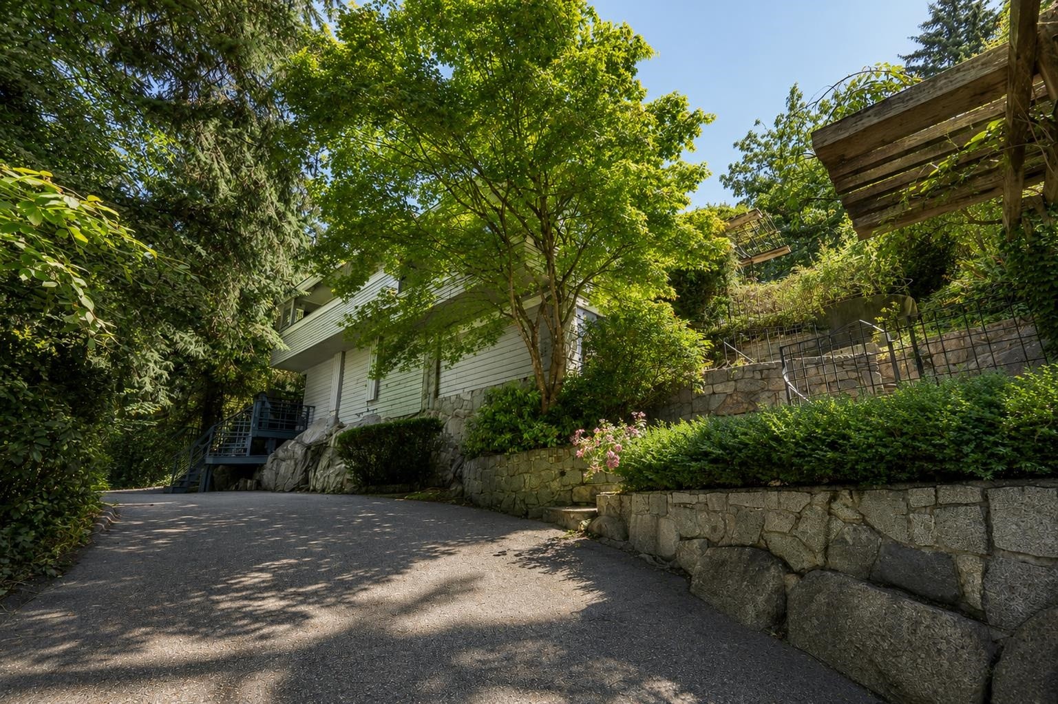 3841 Bayridge Avenue, West Vancouver, BC