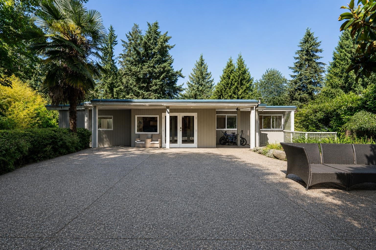 3841 Bayridge Avenue, West Vancouver, BC