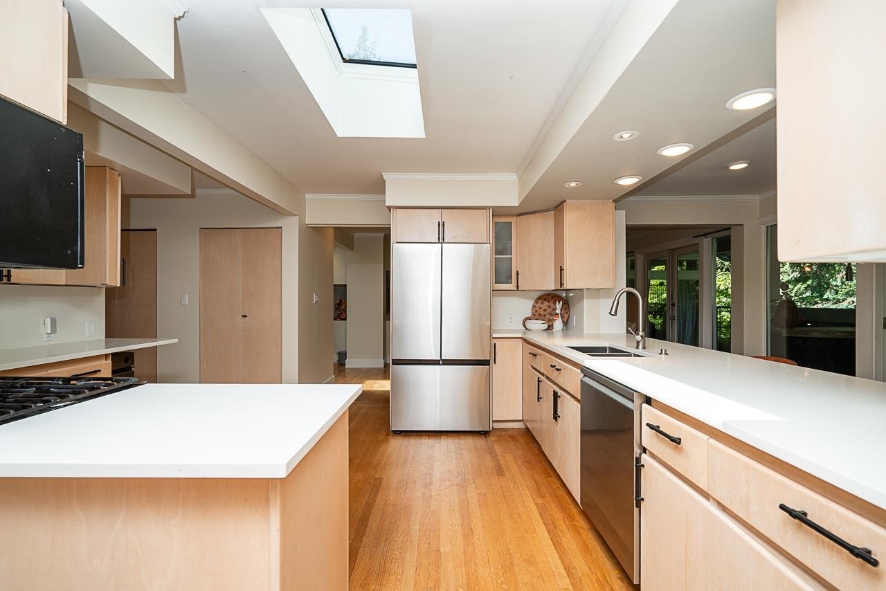 3841 Bayridge Avenue, West Vancouver, BC