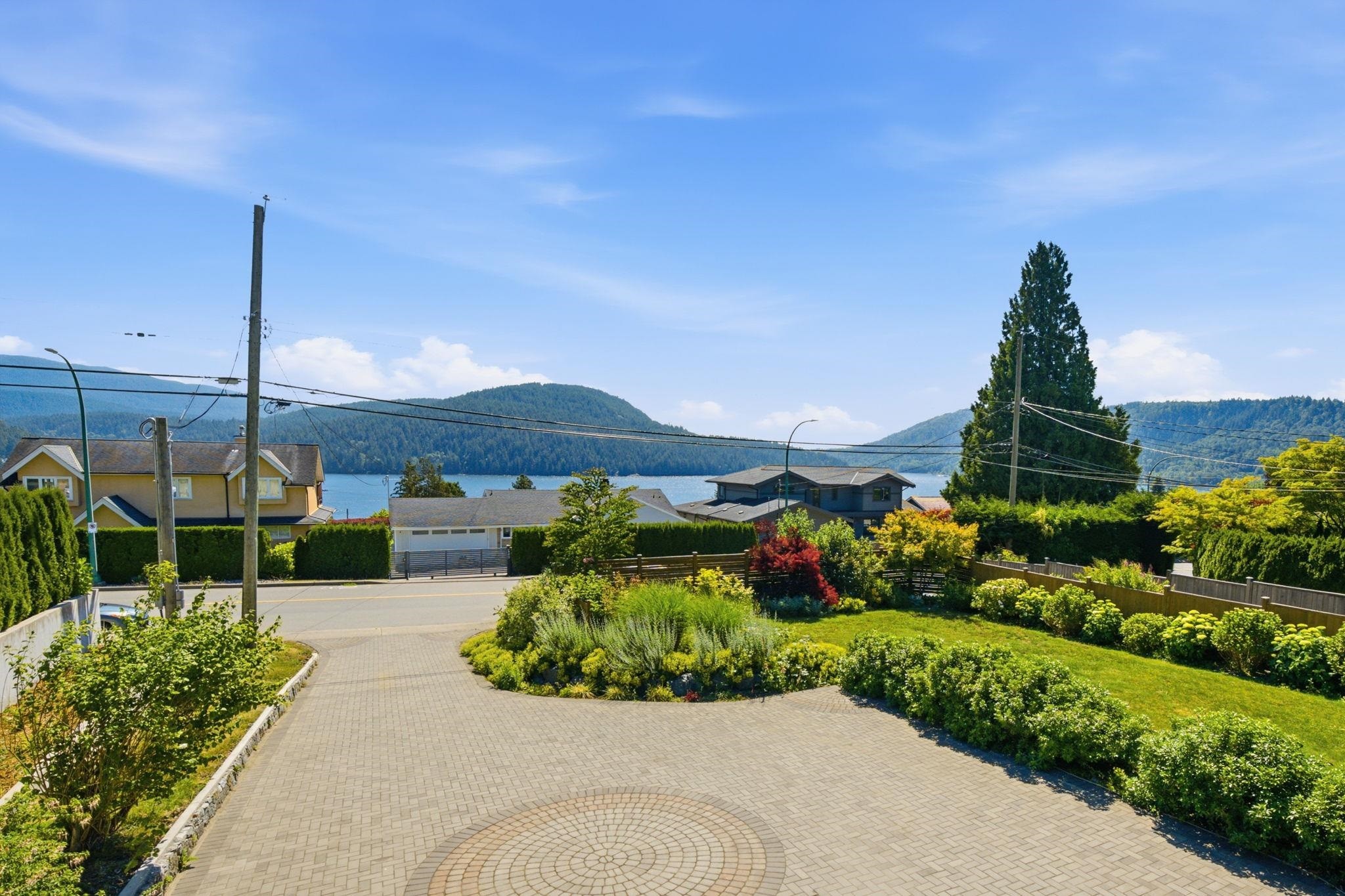 575 Dollarton Highway N, North Vancouver, BC