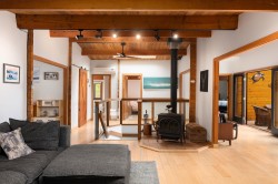 1222 Miller Road Bowen Island, BC V0N 1G1