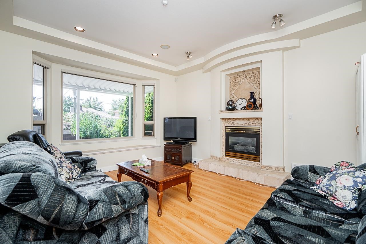 732 26Th Avenue W, Vancouver, BC