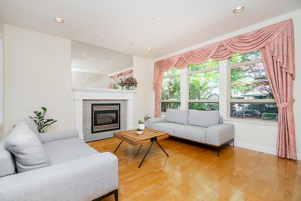 732 26Th Avenue W, Vancouver, BC