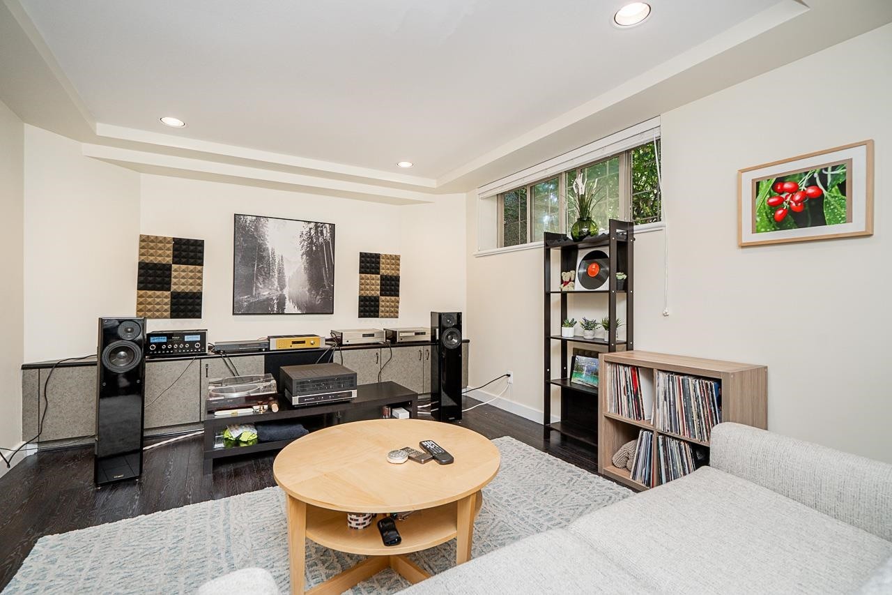 732 26Th Avenue W, Vancouver, BC