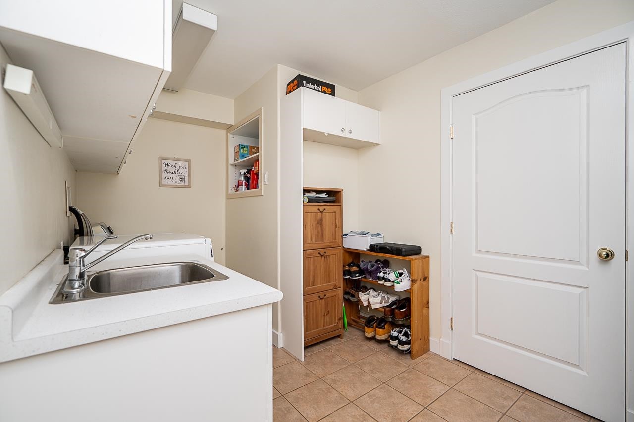 732 26Th Avenue W, Vancouver, BC