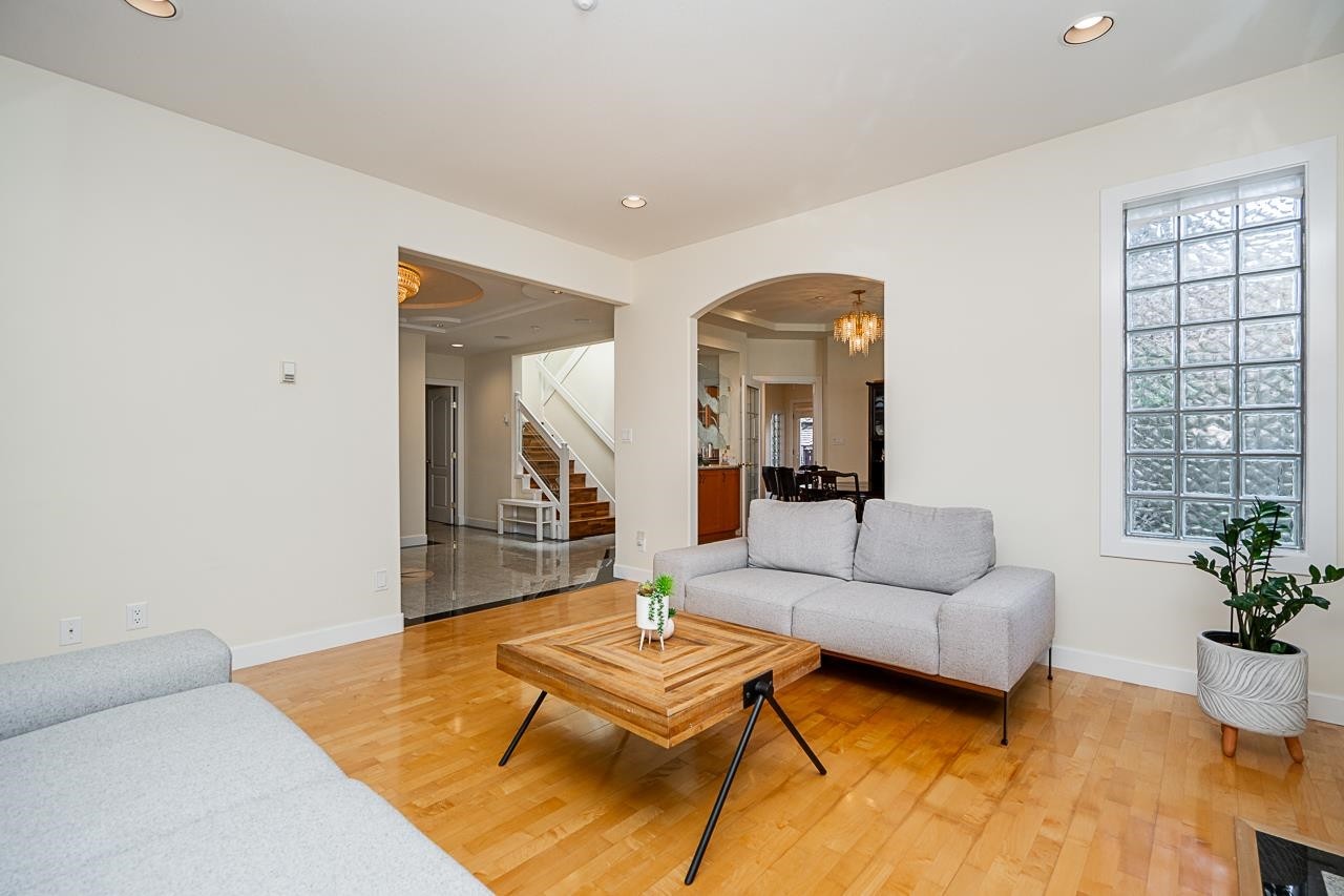 732 26Th Avenue W, Vancouver, BC