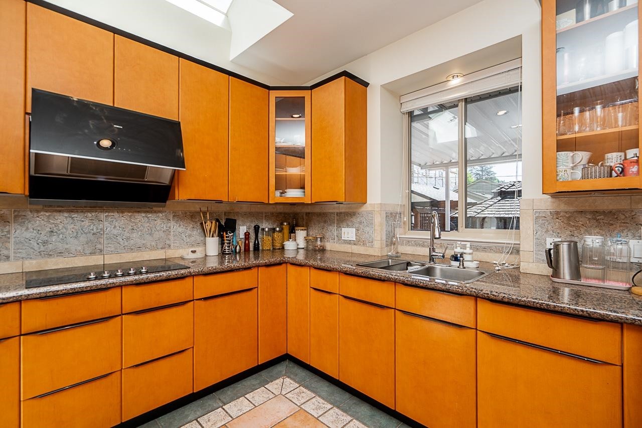 732 26Th Avenue W, Vancouver, BC
