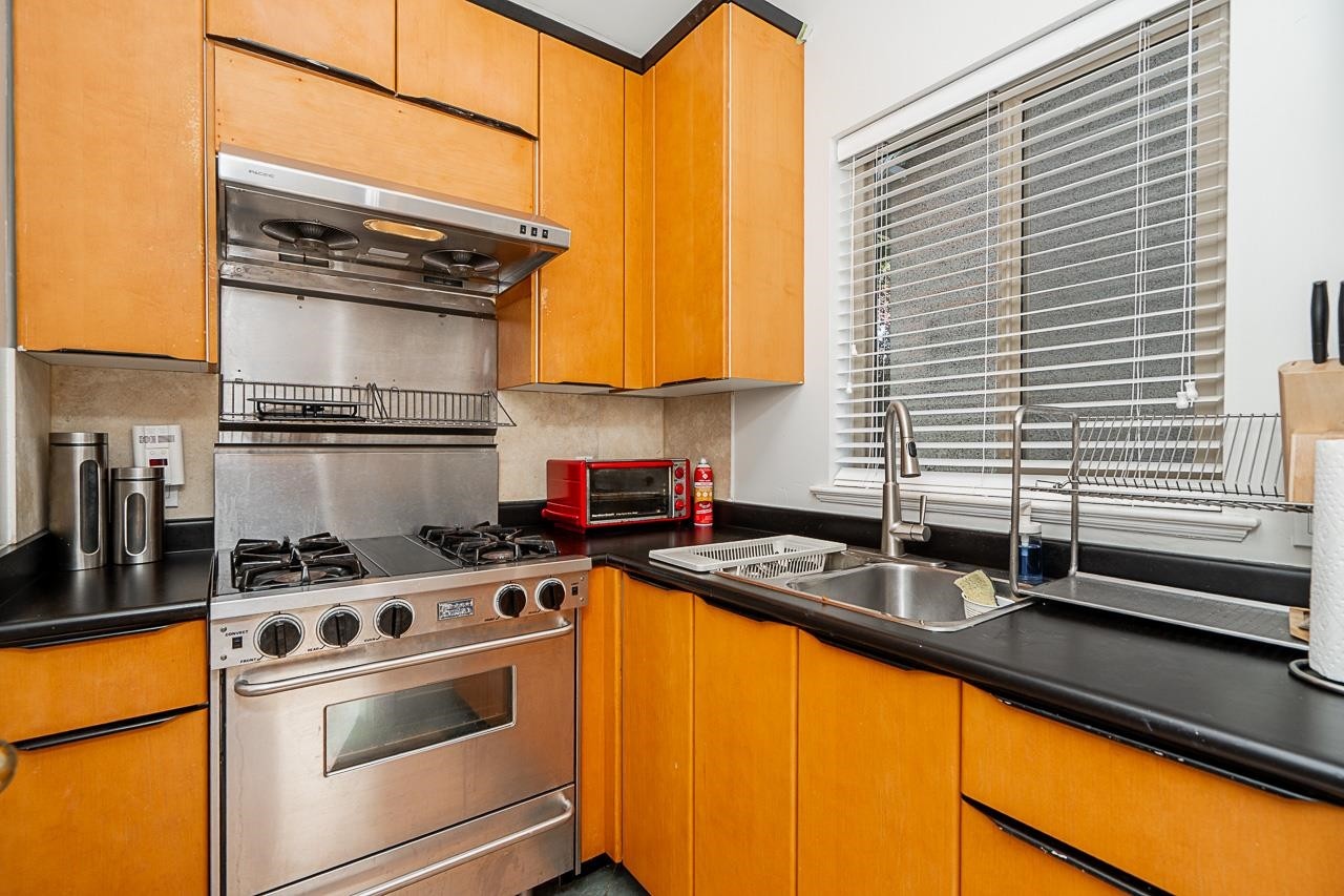 732 26Th Avenue W, Vancouver, BC