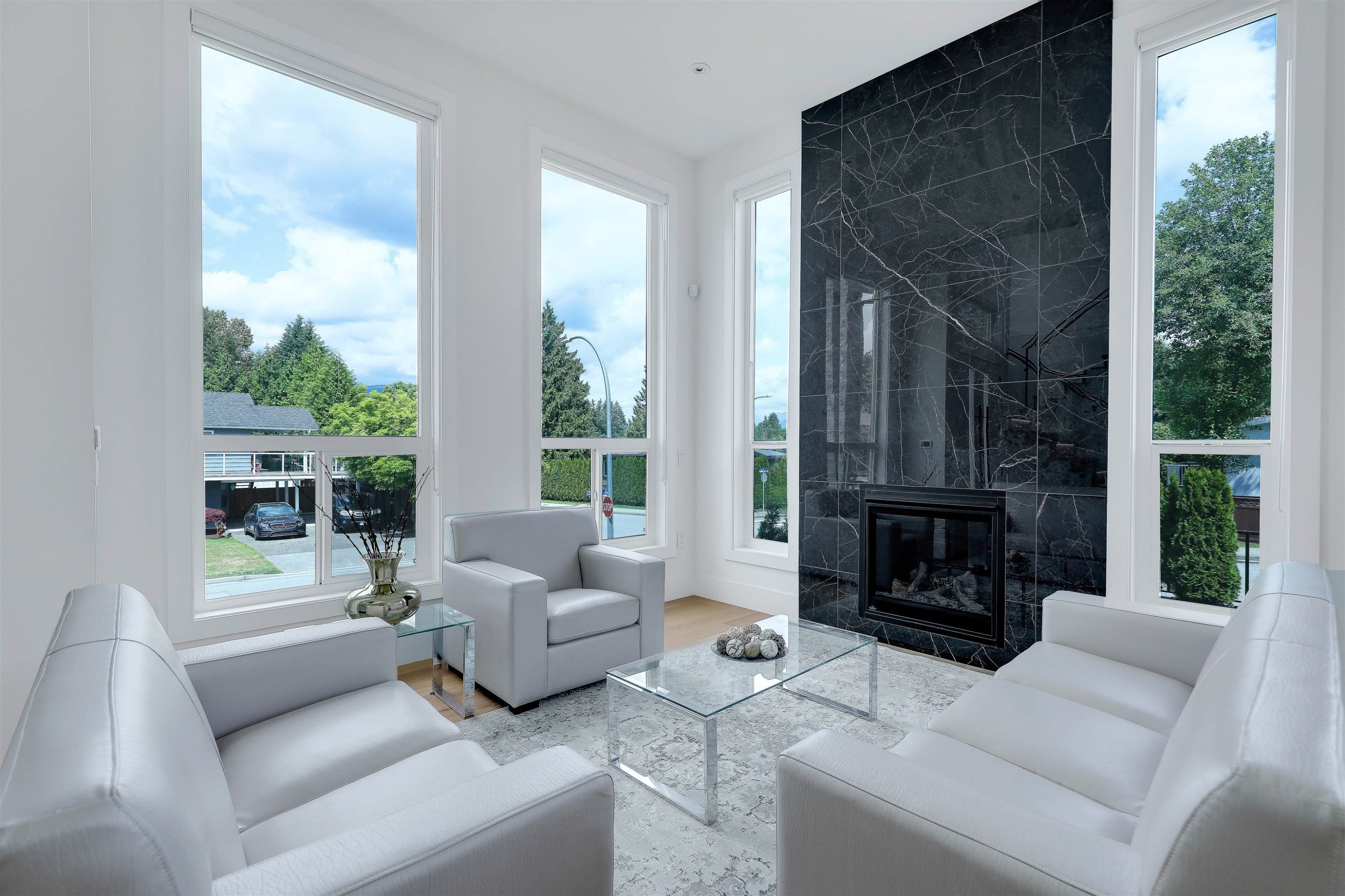 1938 Connaught Avenue, Port Coquitlam, BC - Indoor Photo Showing Living Room With Fireplace