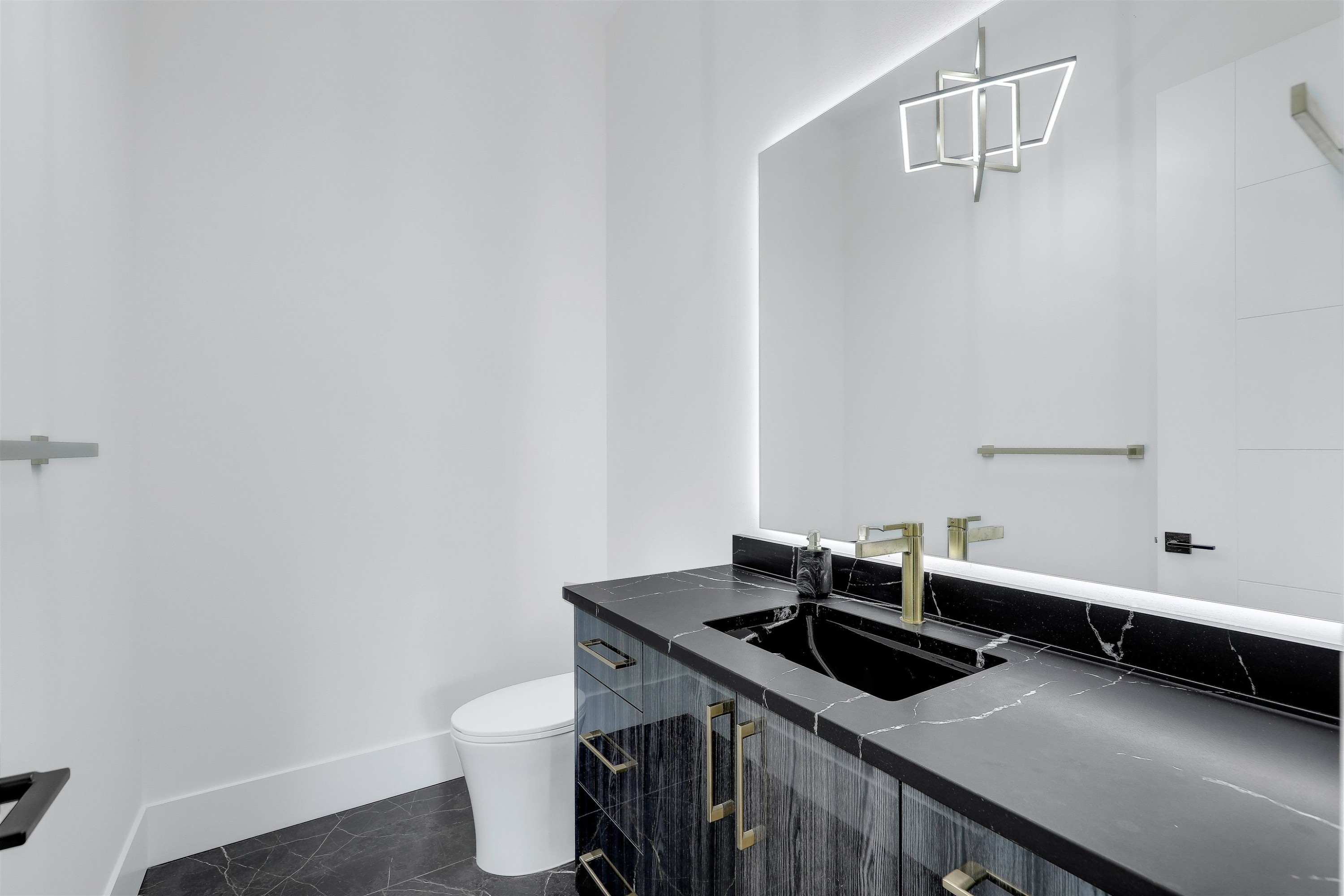 1938 Connaught Avenue, Port Coquitlam, BC - Indoor Photo Showing Bathroom