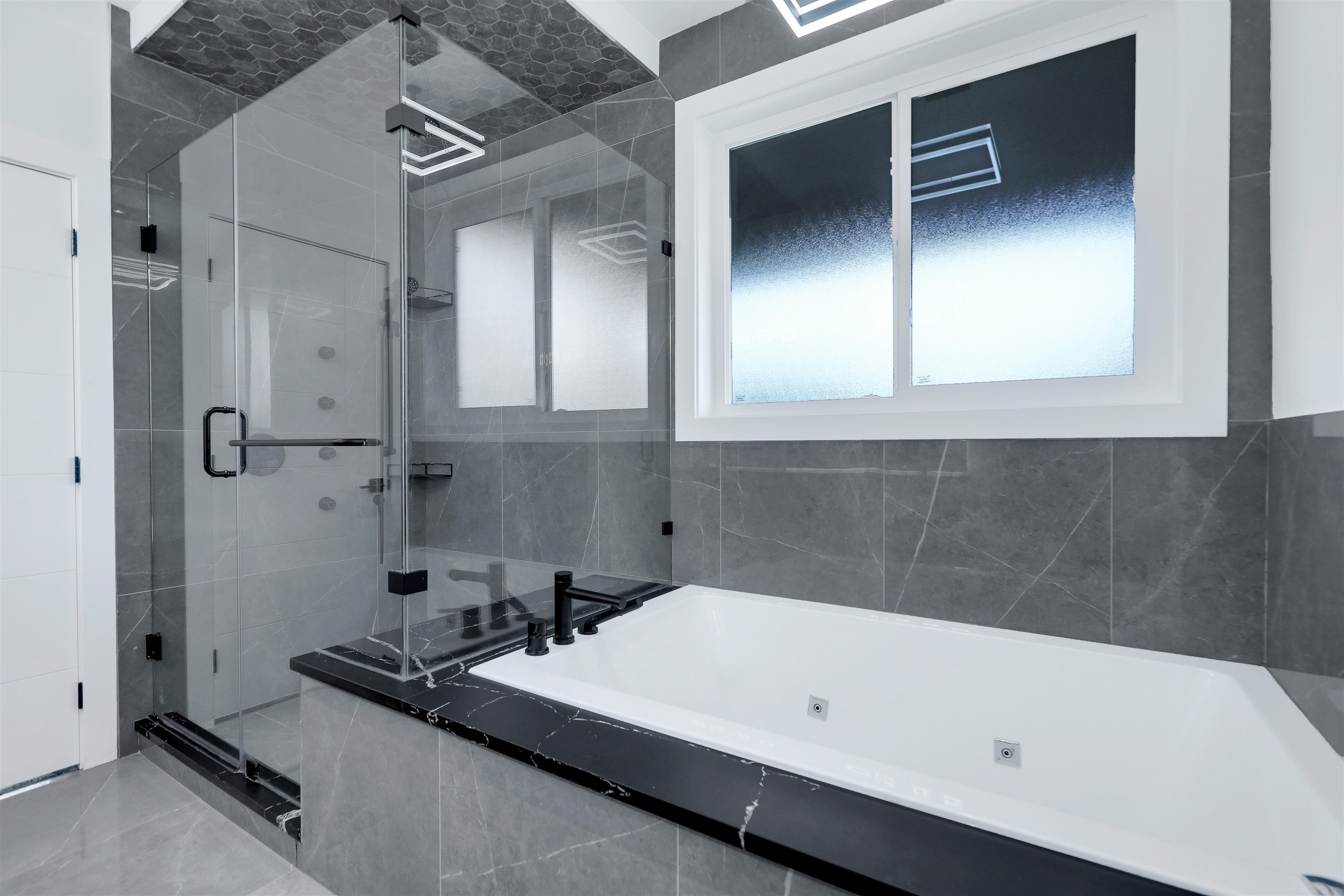 1938 Connaught Avenue, Port Coquitlam, BC - Indoor Photo Showing Bathroom