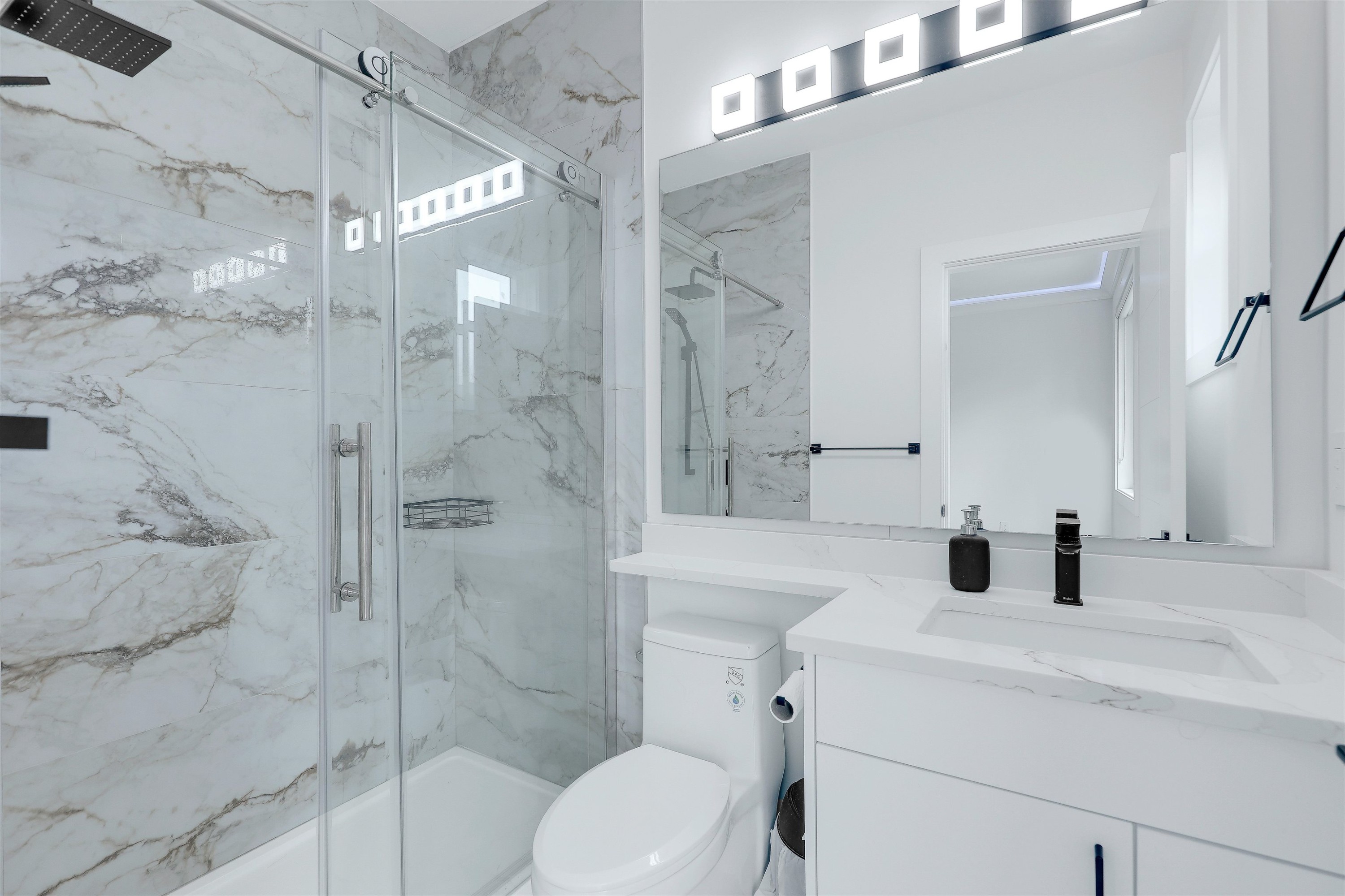 1938 Connaught Avenue, Port Coquitlam, BC - Indoor Photo Showing Bathroom