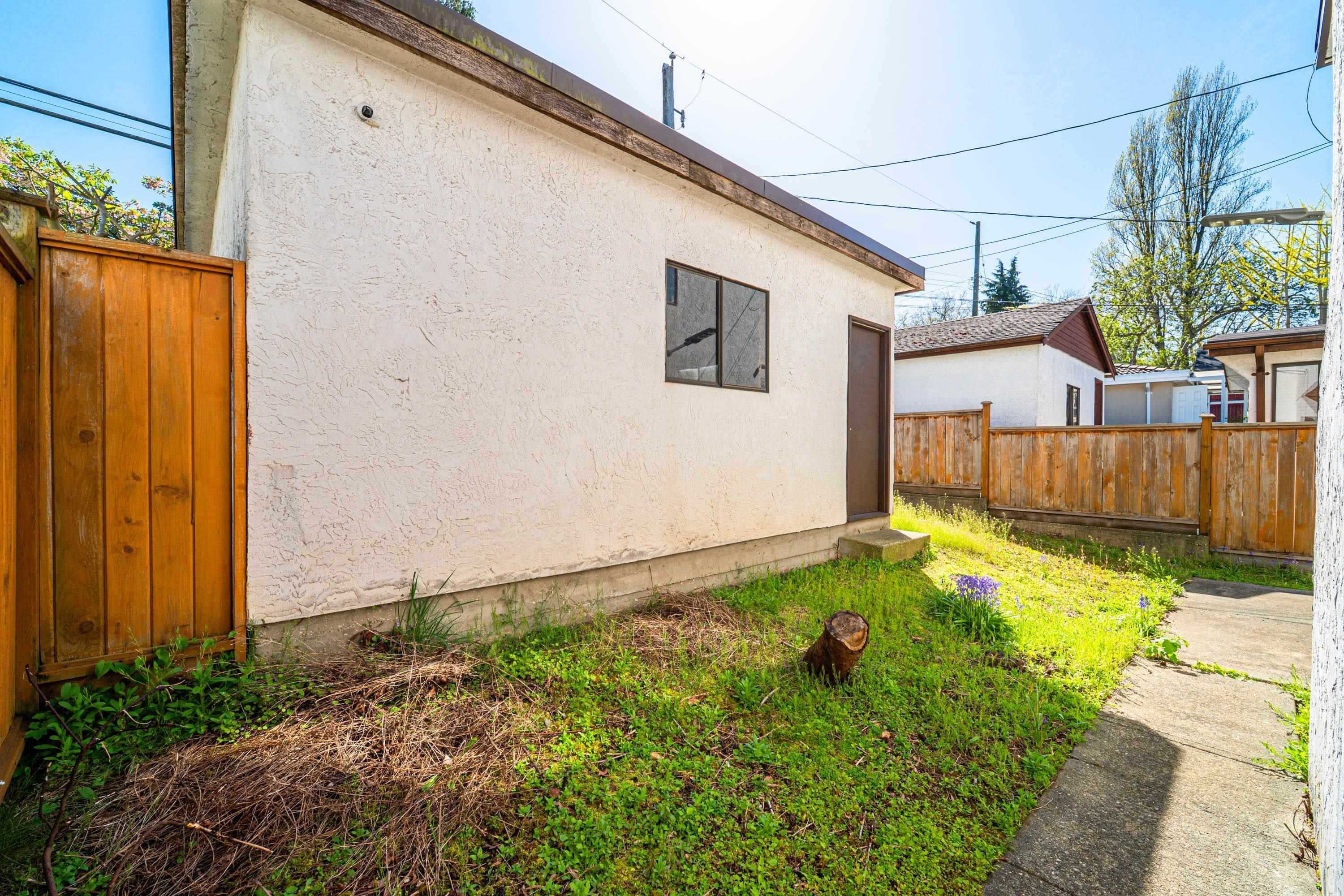 3974 10Th Avenue W, Vancouver, BC