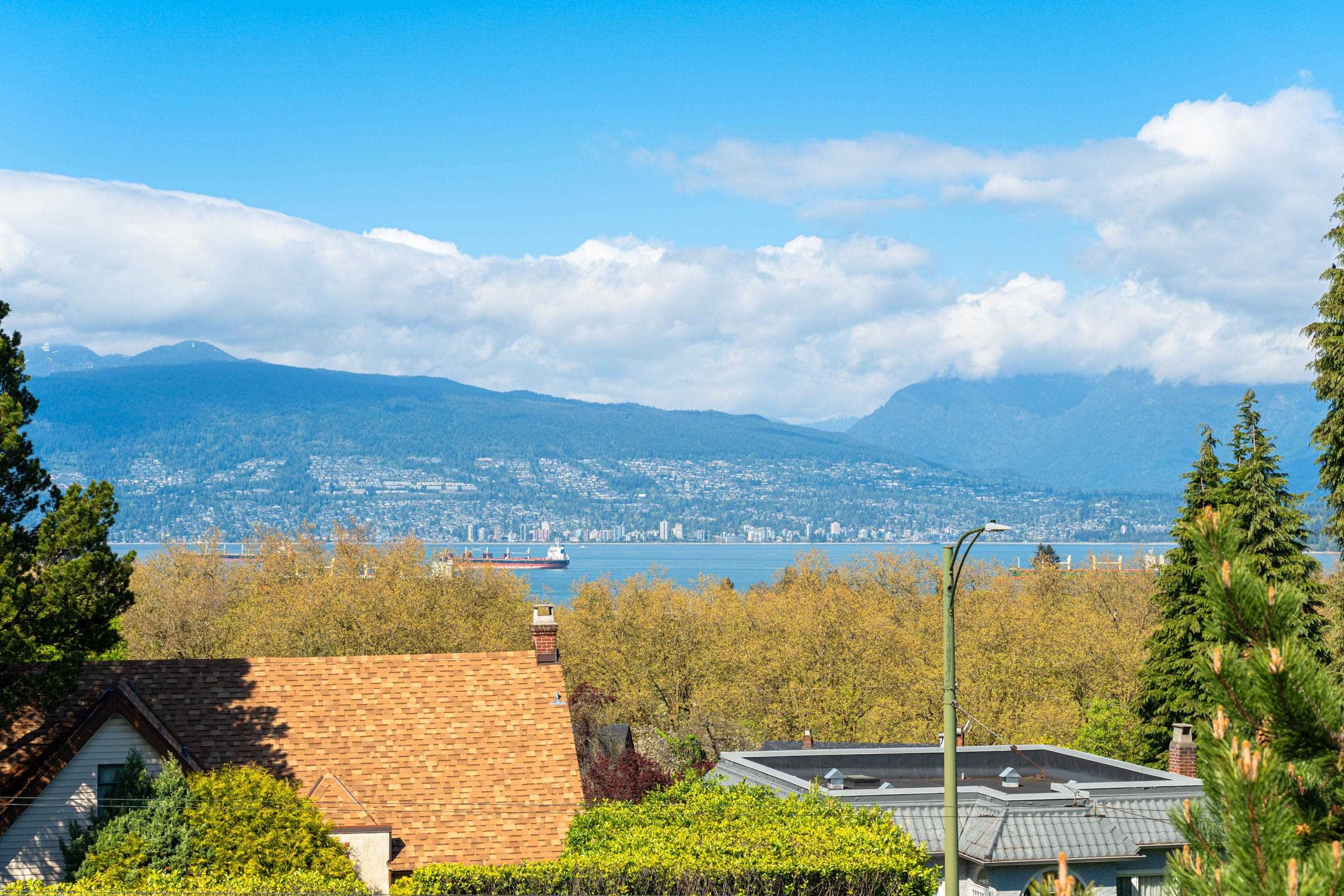 3974 10Th Avenue W, Vancouver, BC