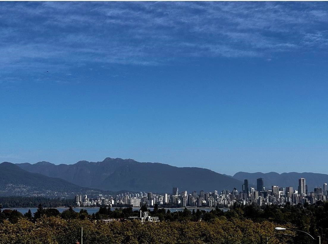 3974 10Th Avenue W, Vancouver, BC