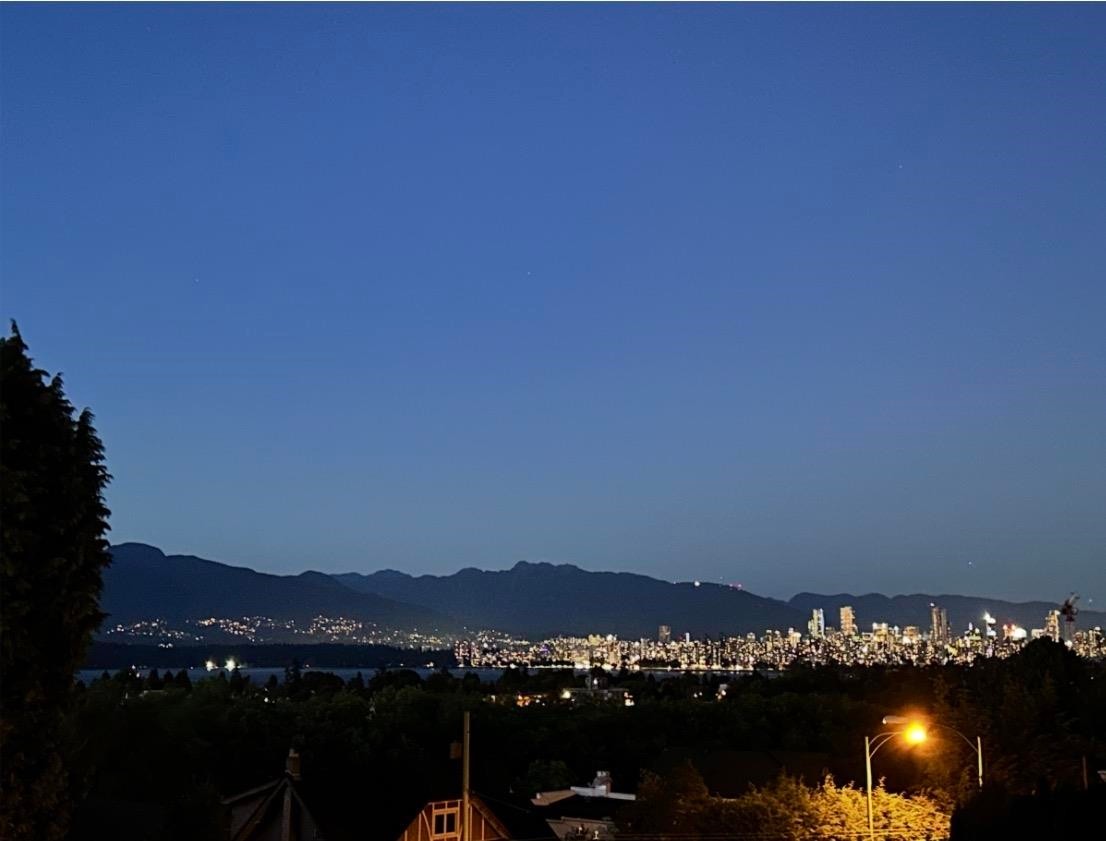 3974 10Th Avenue W, Vancouver, BC