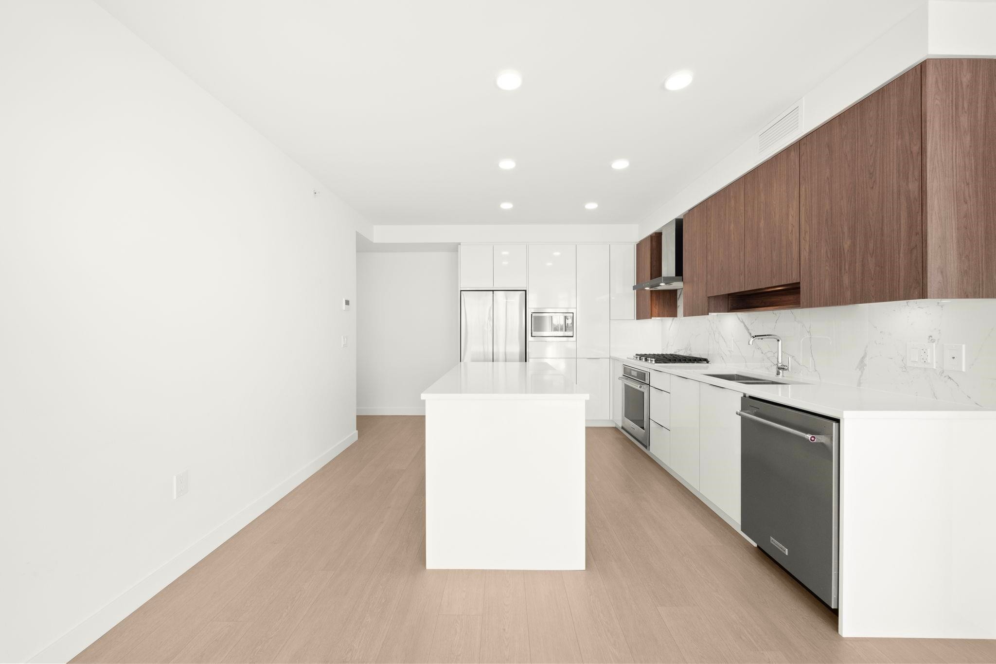 1601-7683 Park Crescent, Burnaby, BC