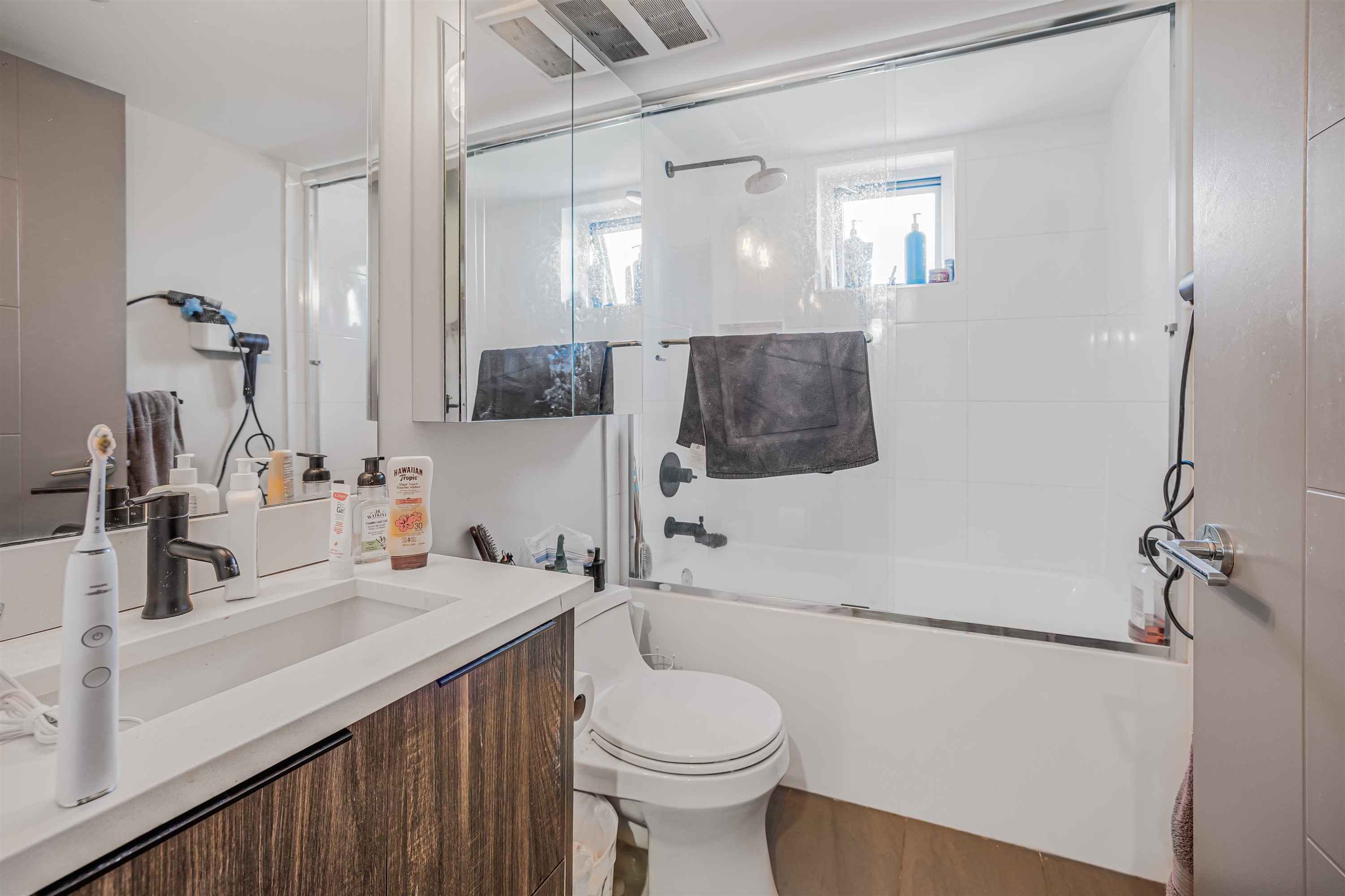 2412 Dundas Street, Vancouver, BC