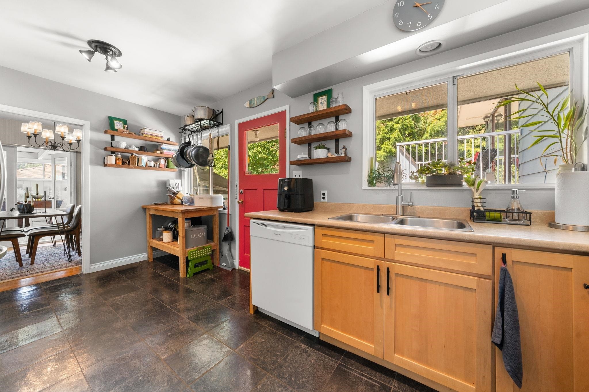 674 Blueridge Avenue, North Vancouver, BC
