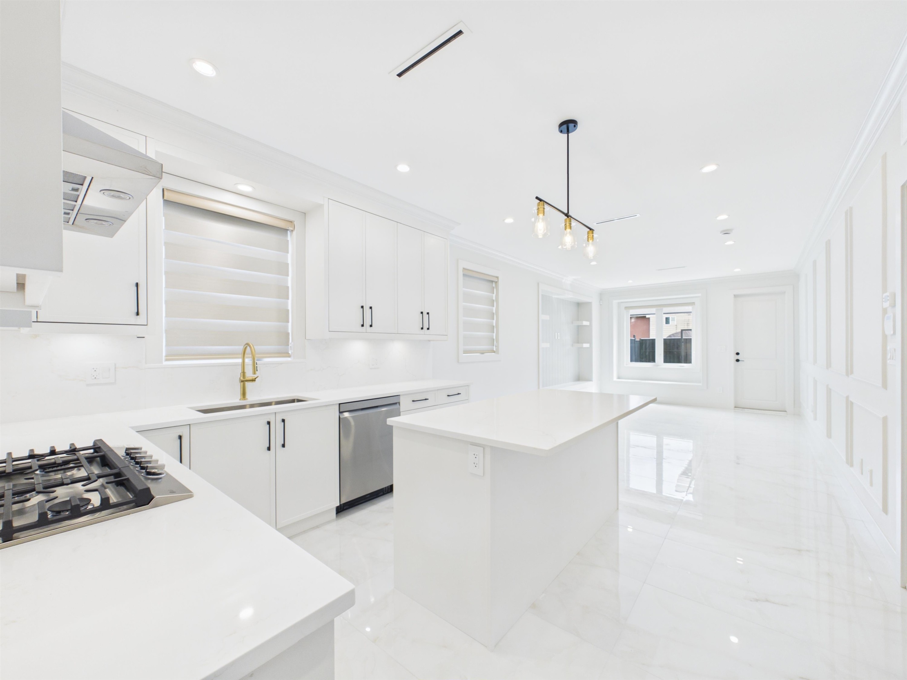 11306 Williams Road, Richmond, BC - Indoor Photo Showing Kitchen With Upgraded Kitchen