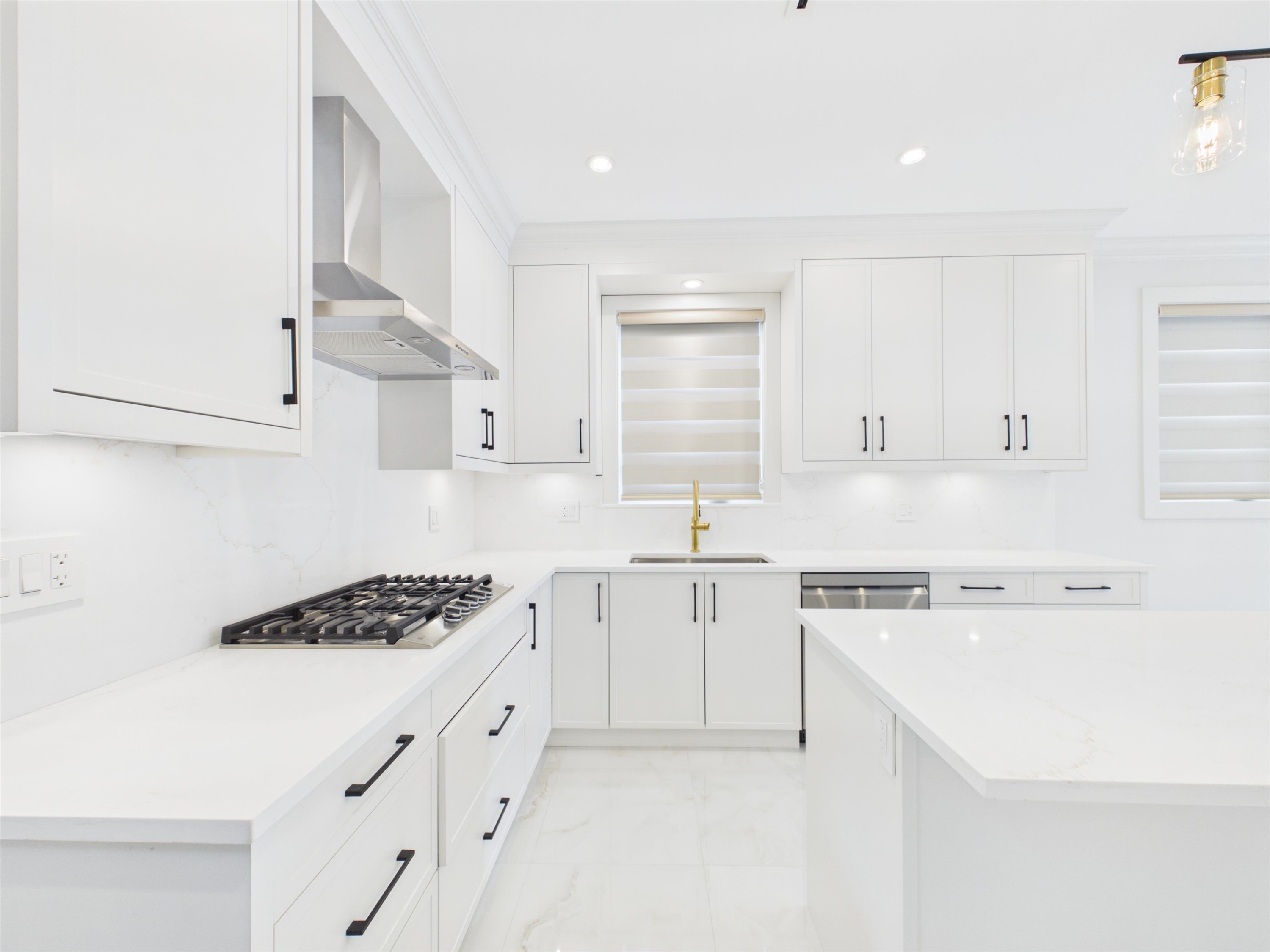 11306 Williams Road, Richmond, BC - Indoor Photo Showing Kitchen With Upgraded Kitchen