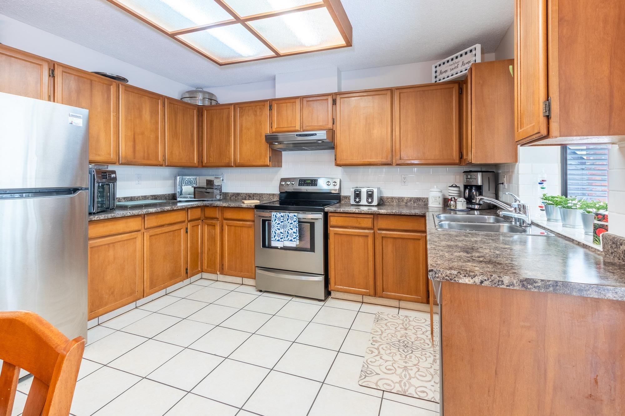 1252 Victoria Drive, Port Coquitlam, BC