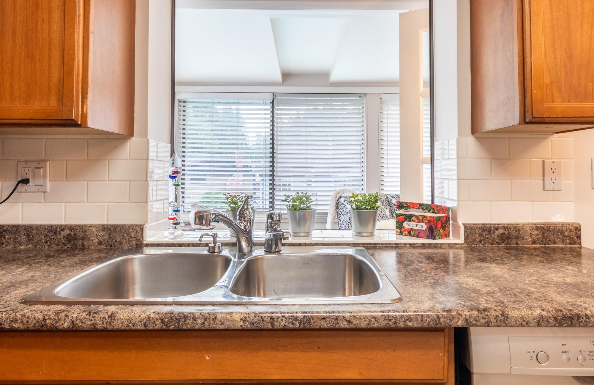 1252 Victoria Drive, Port Coquitlam, BC