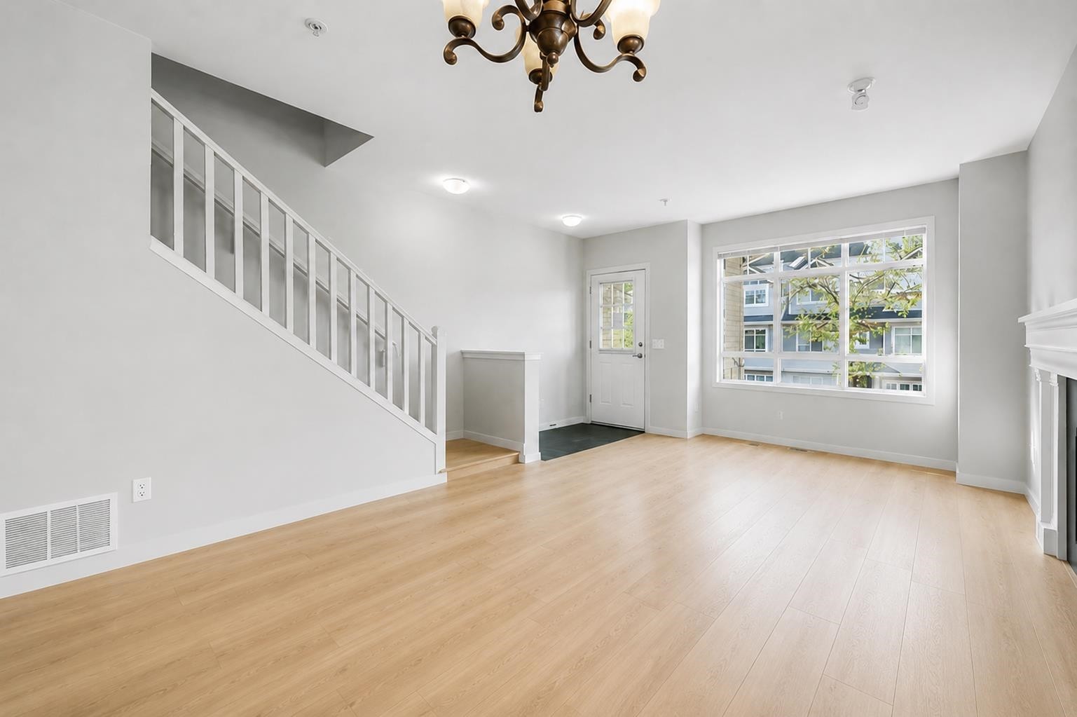 3265 Clermont Mews, Vancouver, BC