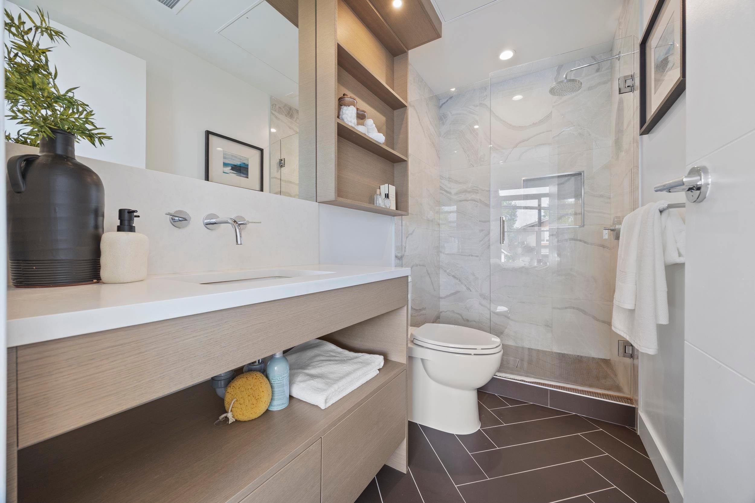 477 King Edward Avenue W, Vancouver, BC - Indoor Photo Showing Bathroom