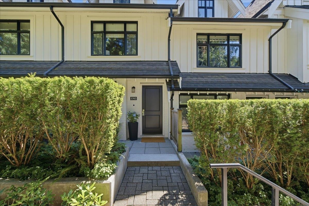 5743 St George Street, Vancouver, BC
