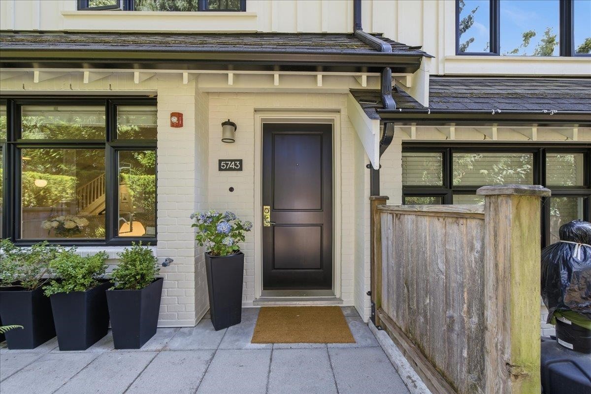 5743 St George Street, Vancouver, BC
