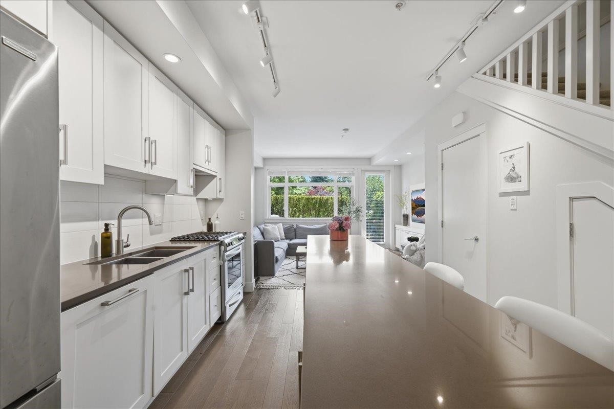 5743 St George Street, Vancouver, BC