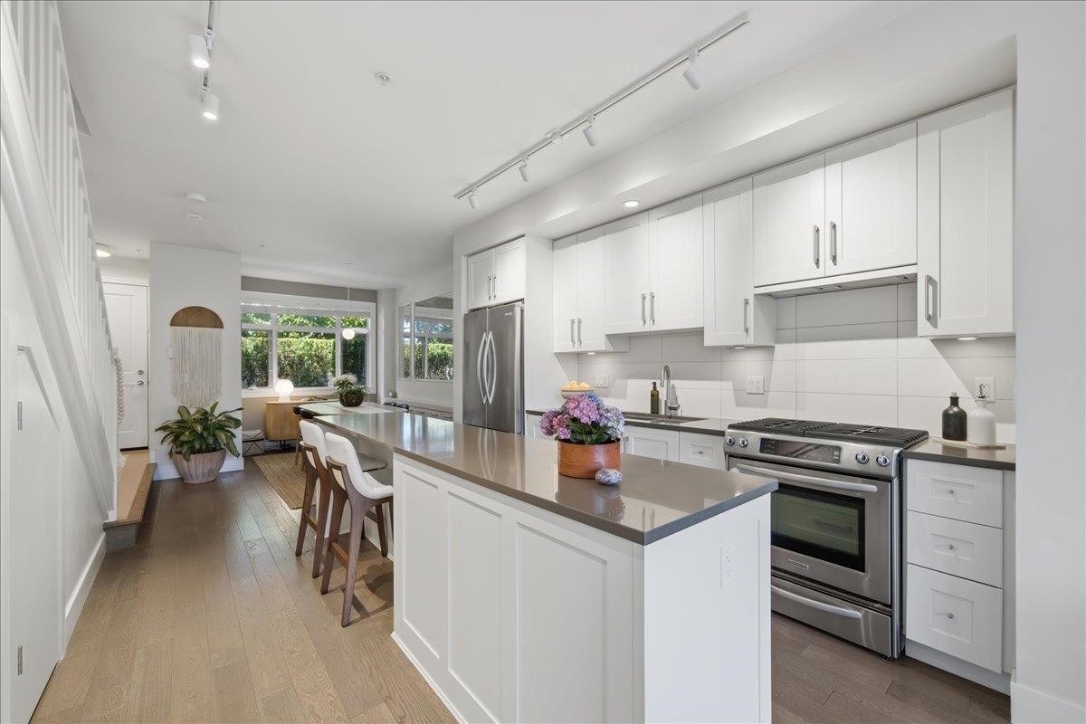5743 St George Street, Vancouver, BC