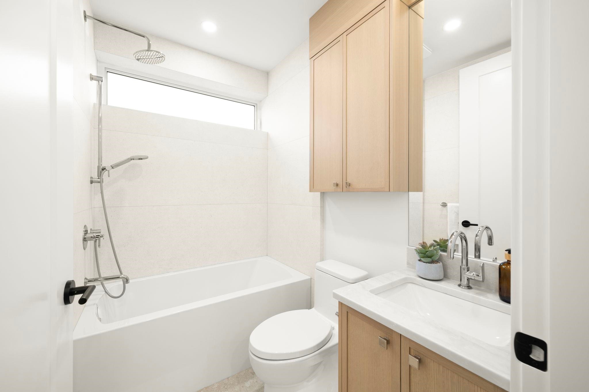 1095 14Th Avenue E, Vancouver, BC