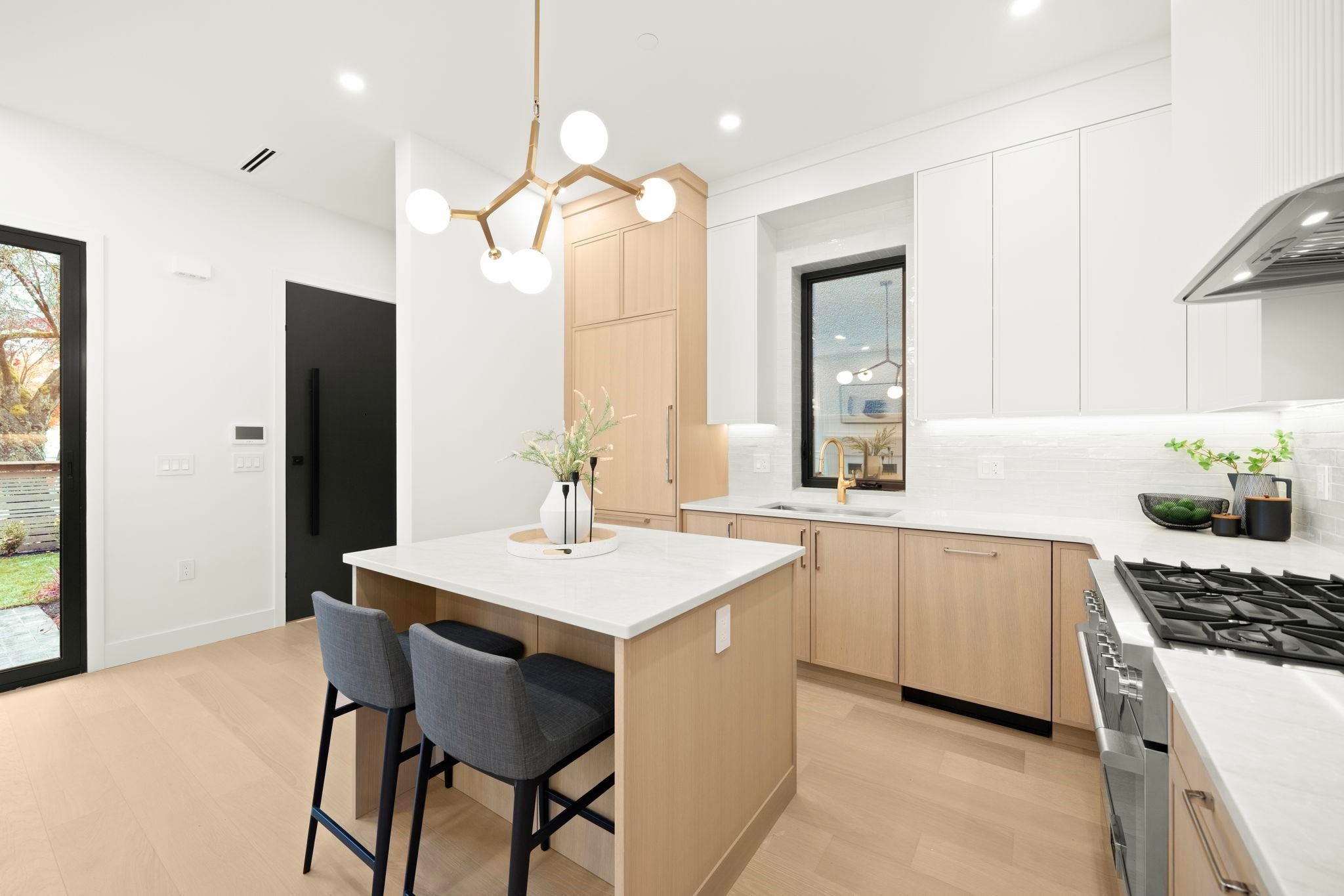 1095 14Th Avenue E, Vancouver, BC