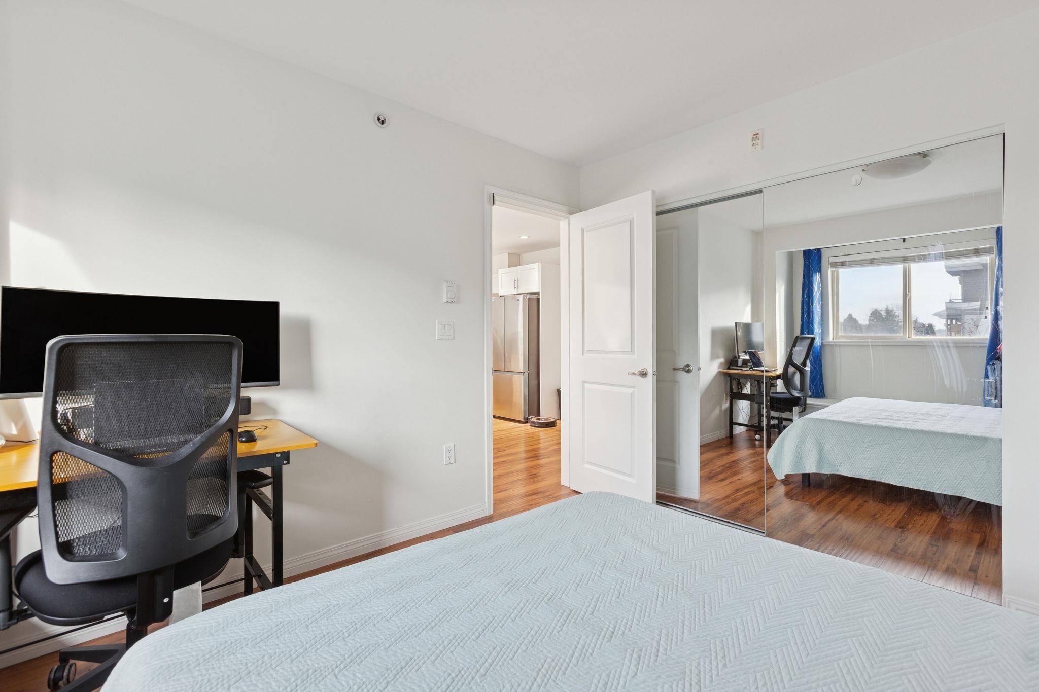 301-5000 Imperial Street, Burnaby, BC - Indoor Photo Showing Bedroom