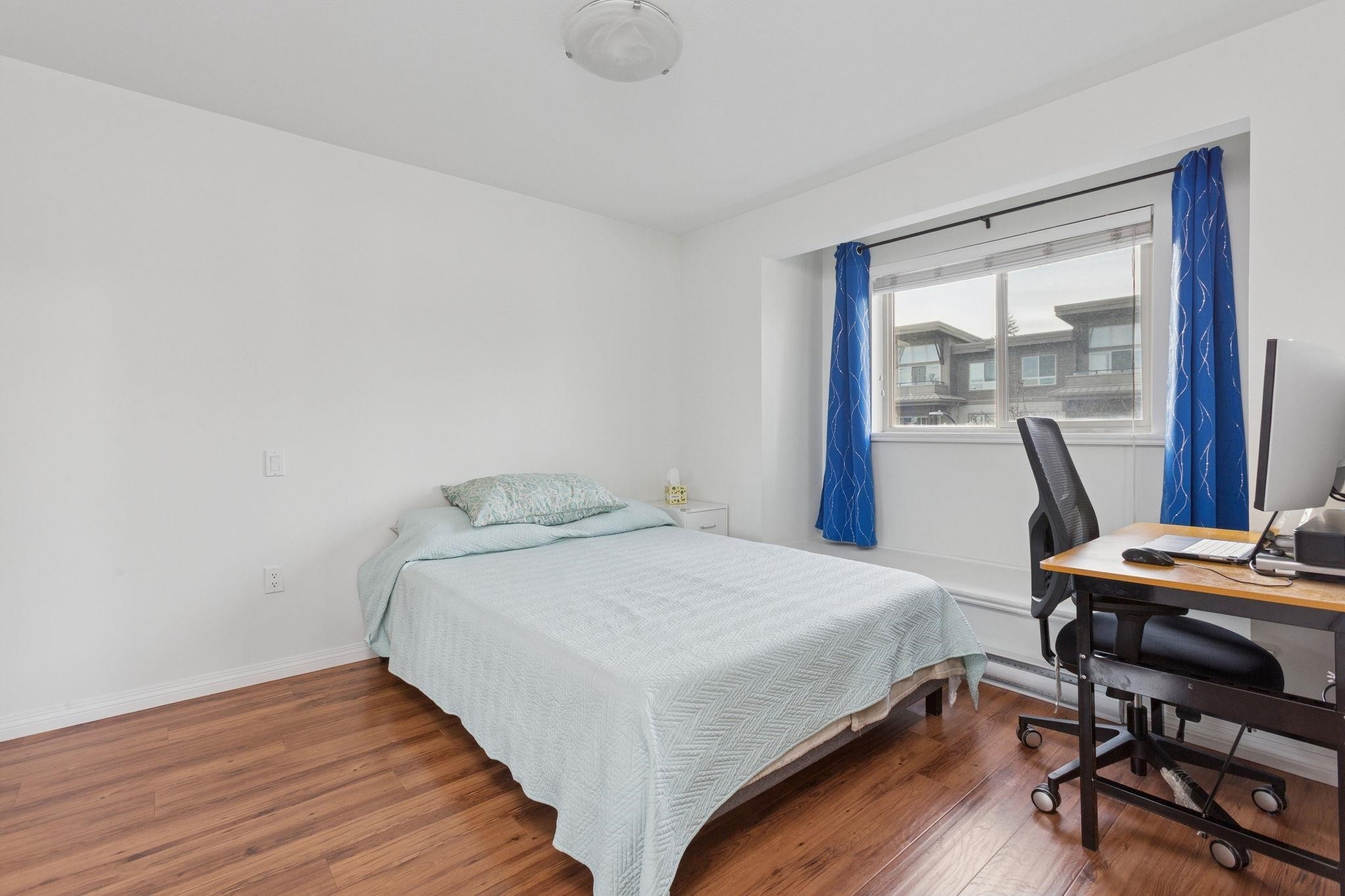 301-5000 Imperial Street, Burnaby, BC - Indoor Photo Showing Bedroom