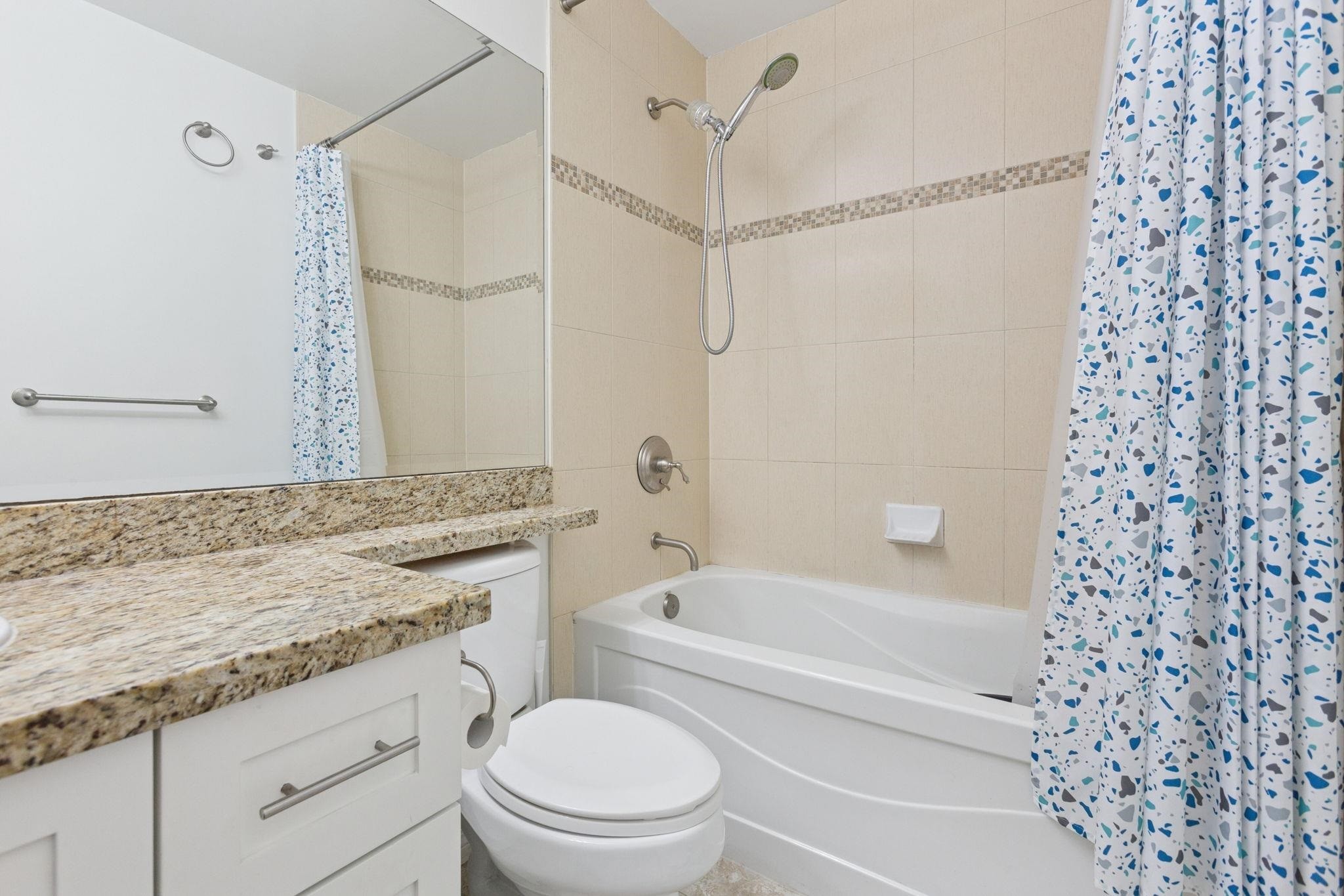 301-5000 Imperial Street, Burnaby, BC - Indoor Photo Showing Bathroom